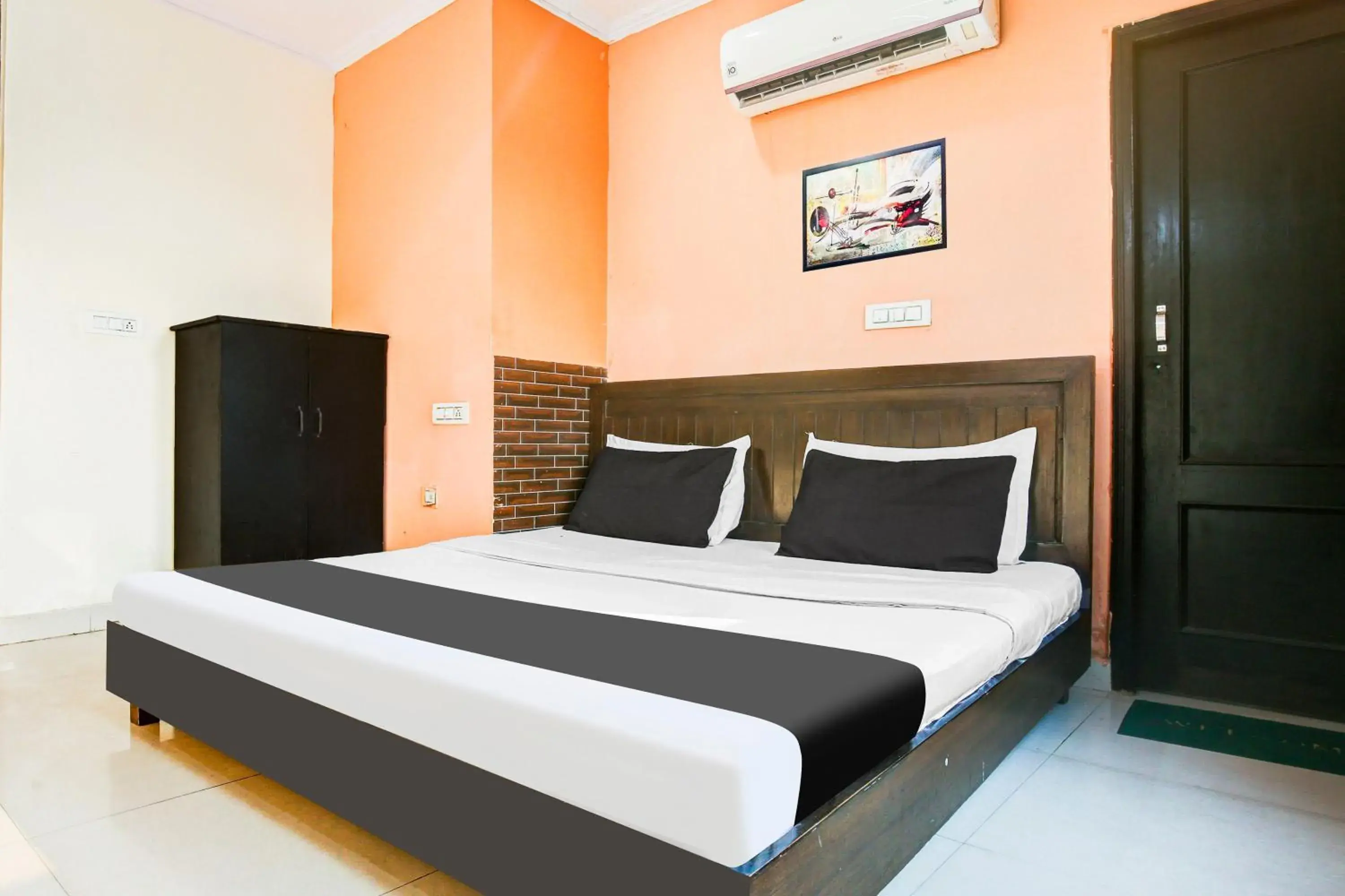 Bedroom in Hotel O Shivansh Palace Bedroom in Hotel O Shivansh Palace