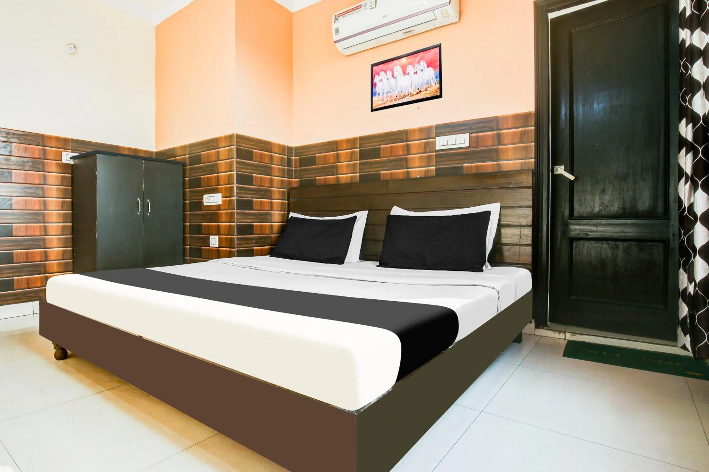 Bedroom in Hotel O Shivansh Palace