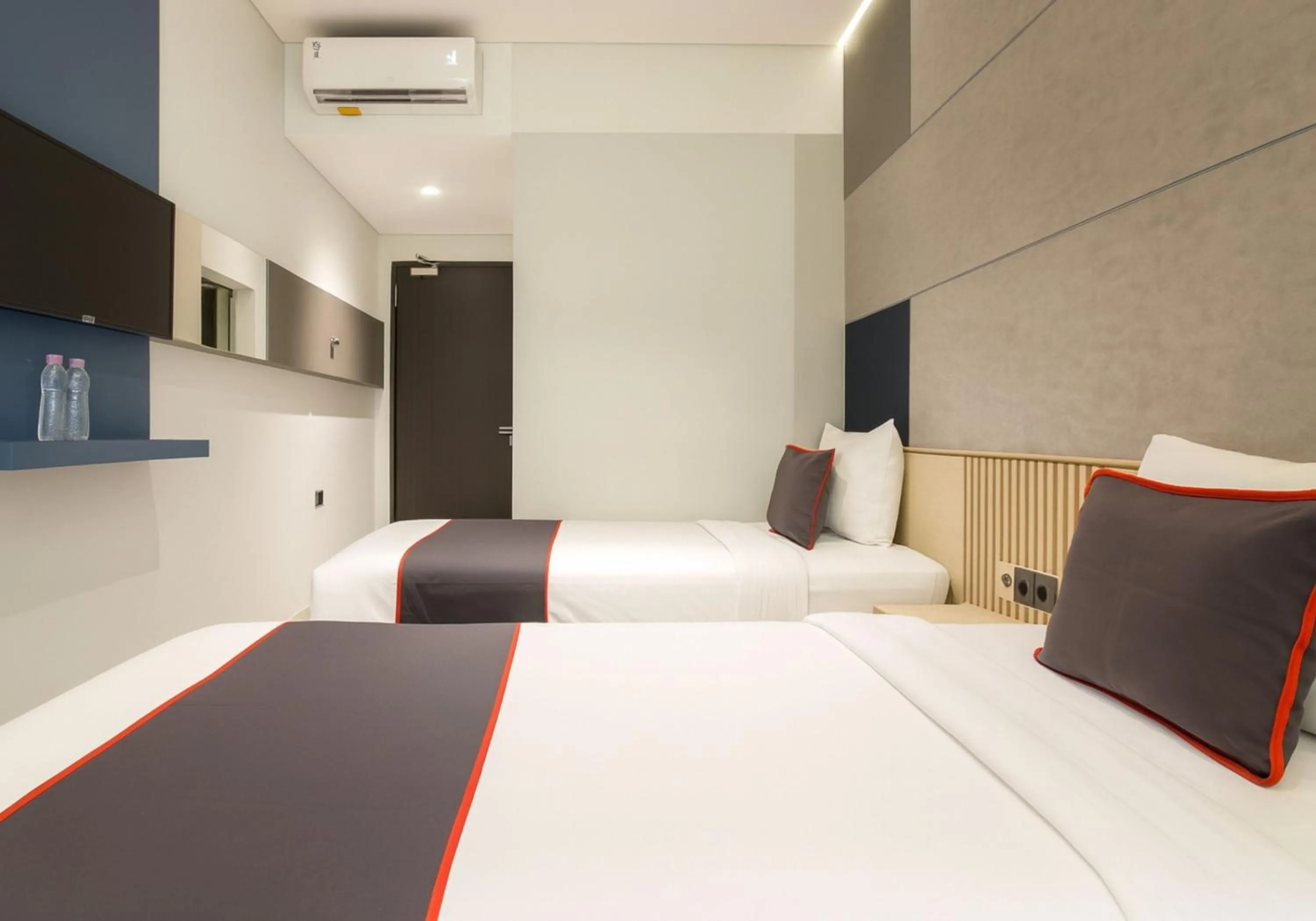 Bedroom, Bed in IXO Hotel Semarang