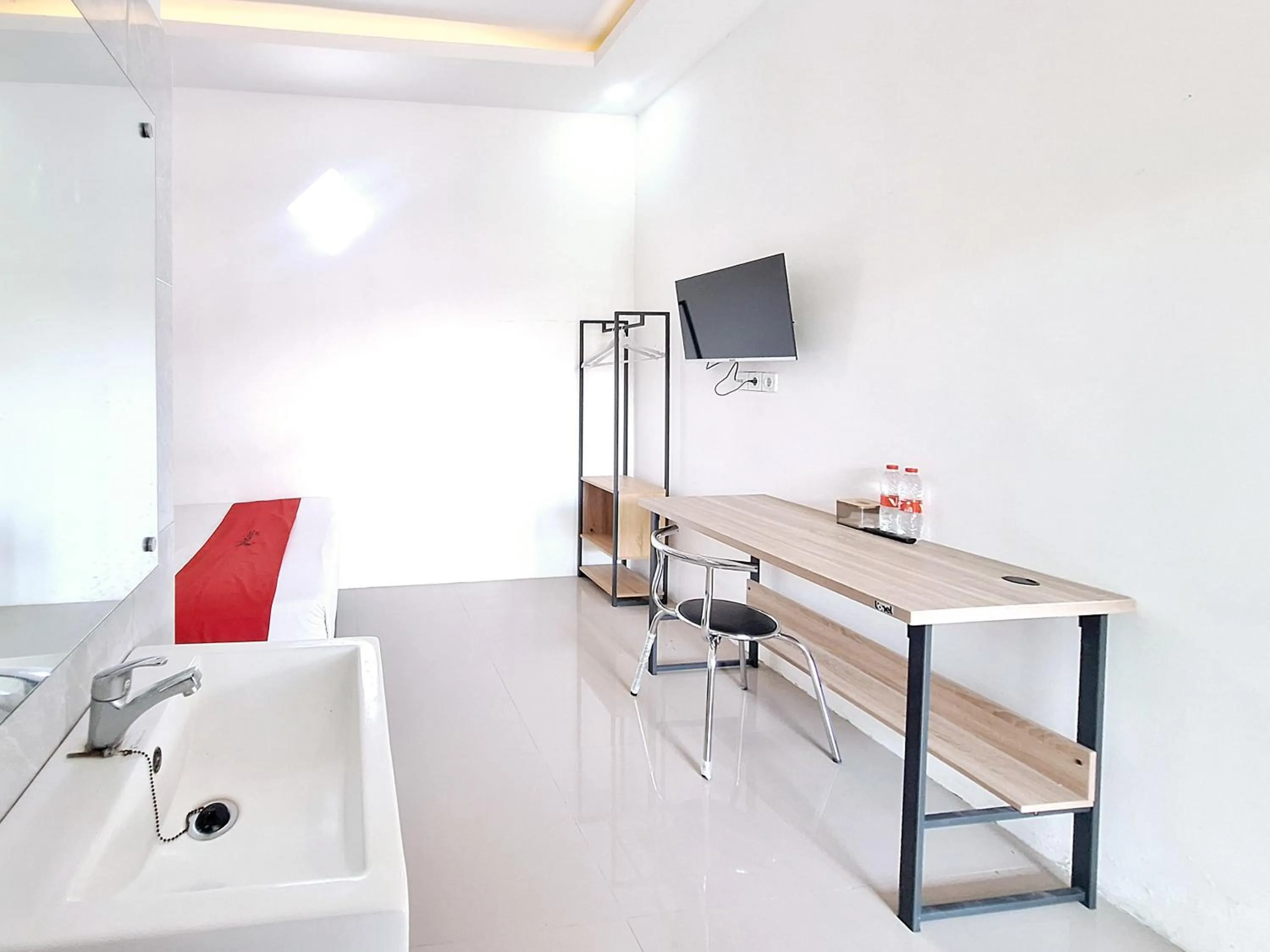 Bedroom in RedDoorz near Stasiun Kediri