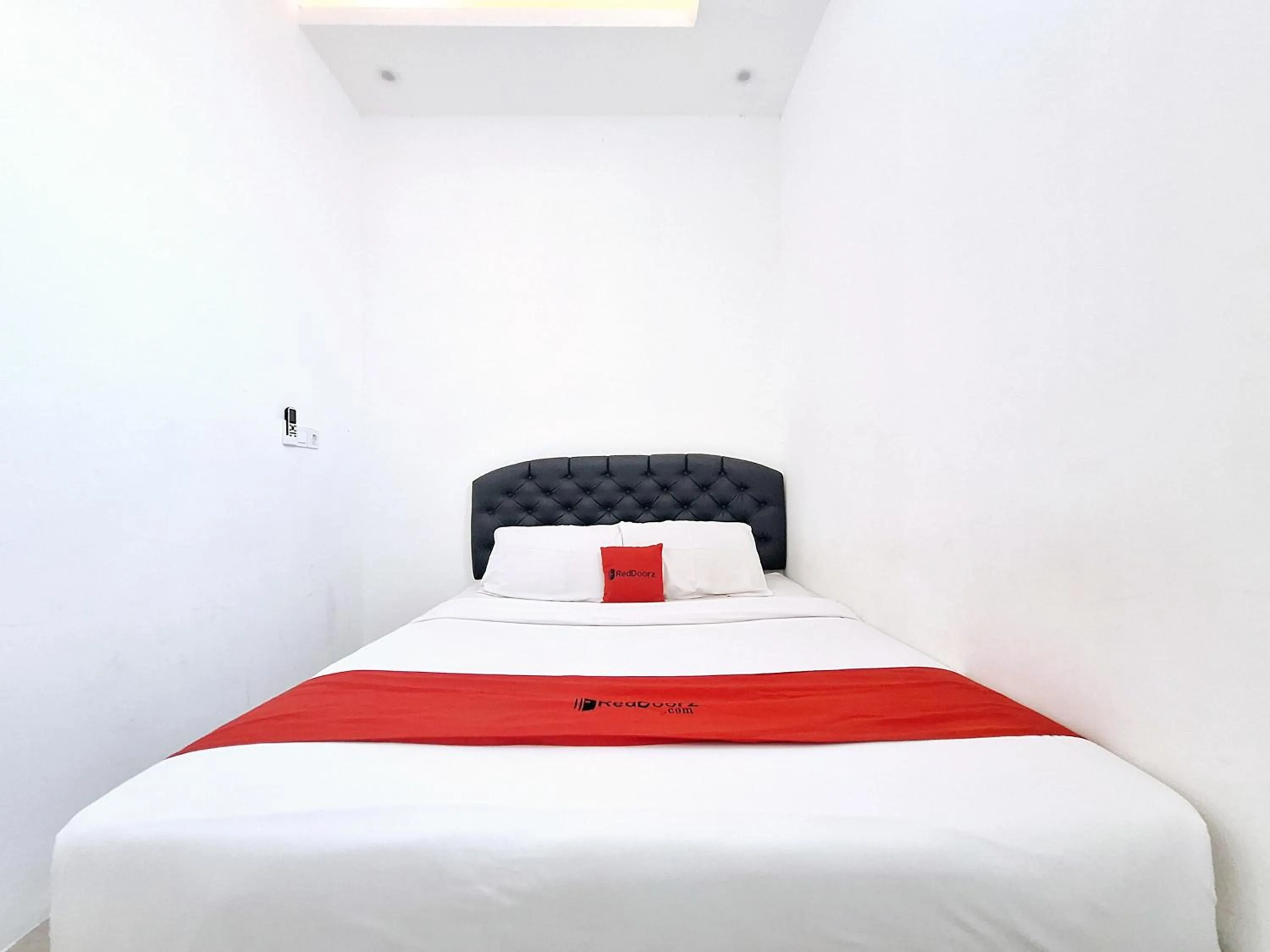 Bedroom, Bed in RedDoorz near Stasiun Kediri