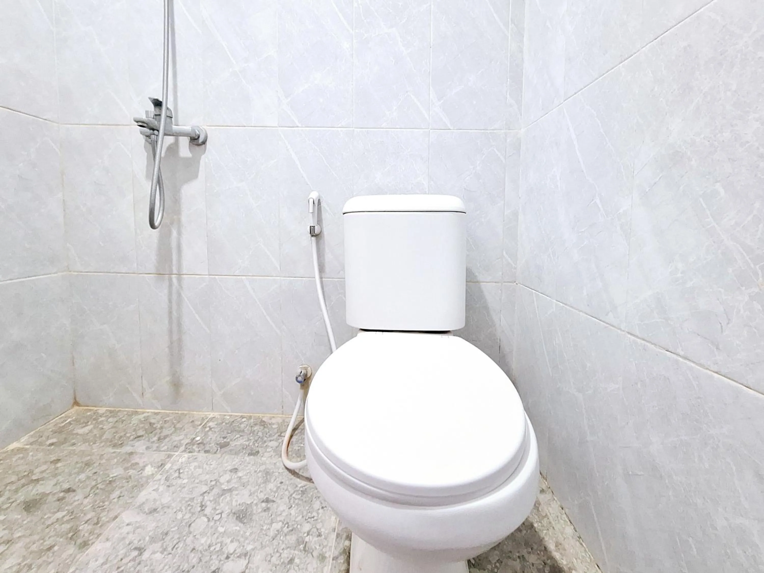 Bathroom in RedDoorz near Stasiun Kediri