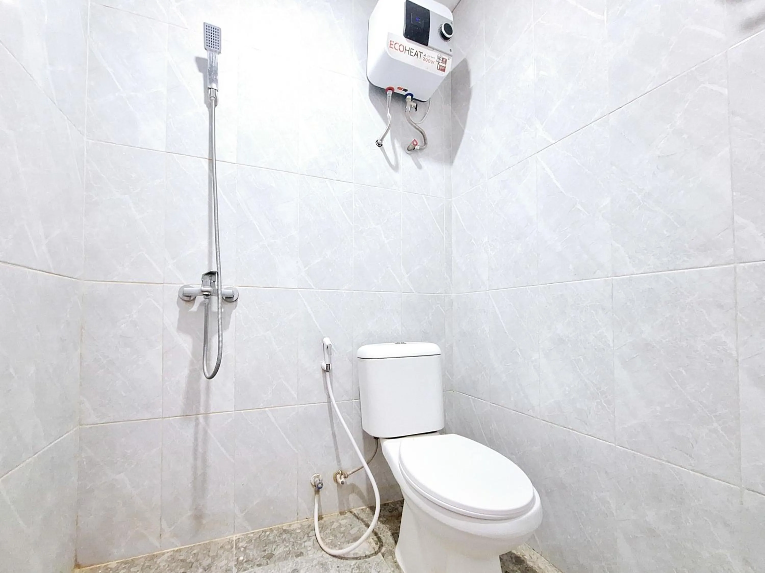 Bathroom in RedDoorz near Stasiun Kediri