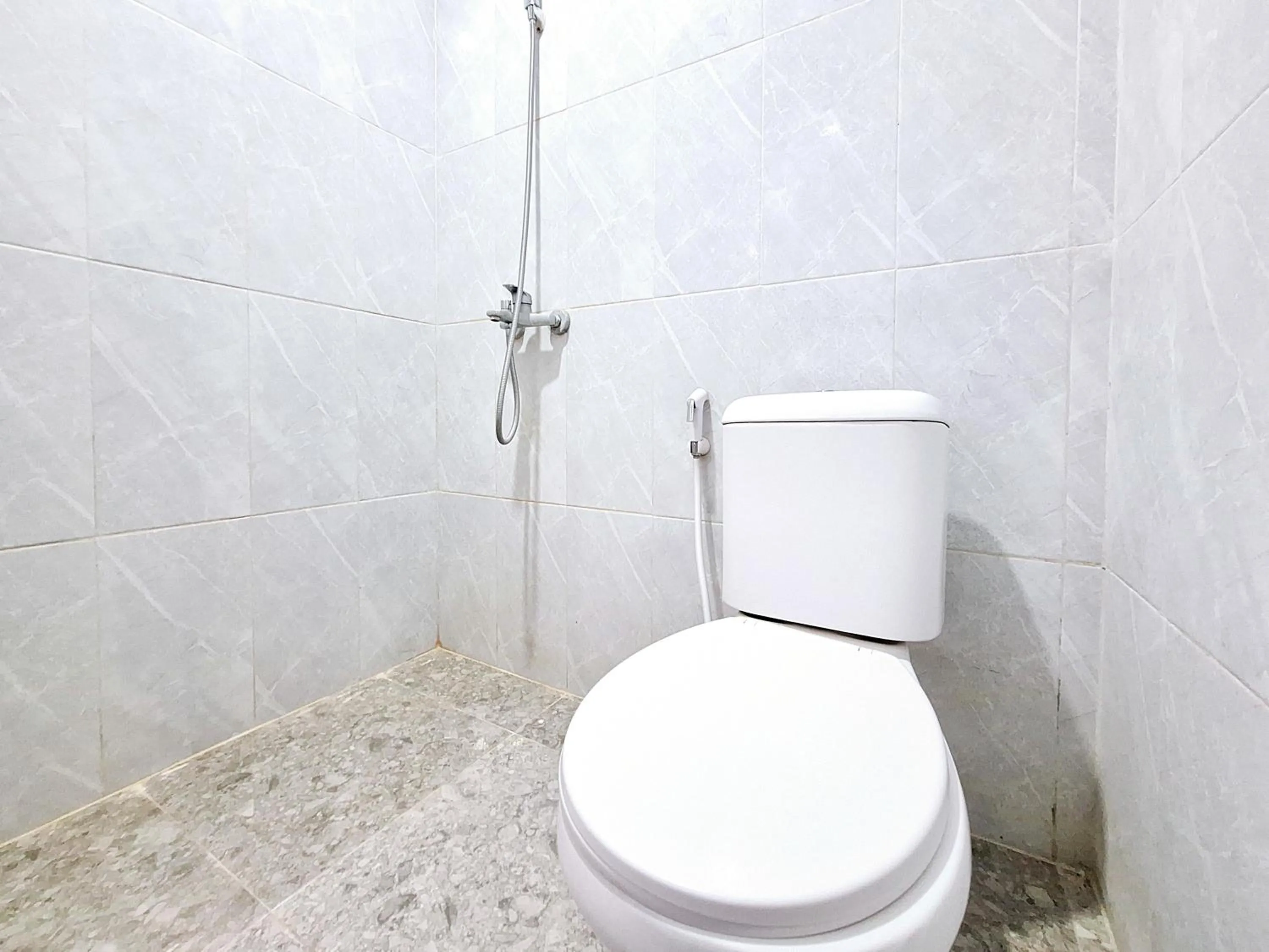 Bathroom in RedDoorz near Stasiun Kediri