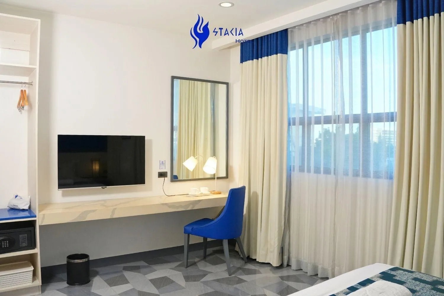 TV and multimedia, Bed in Stacia Hotel