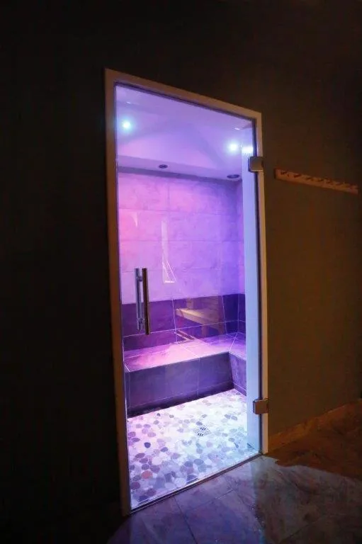 Sauna, Bed in Hotel Beverly Hill