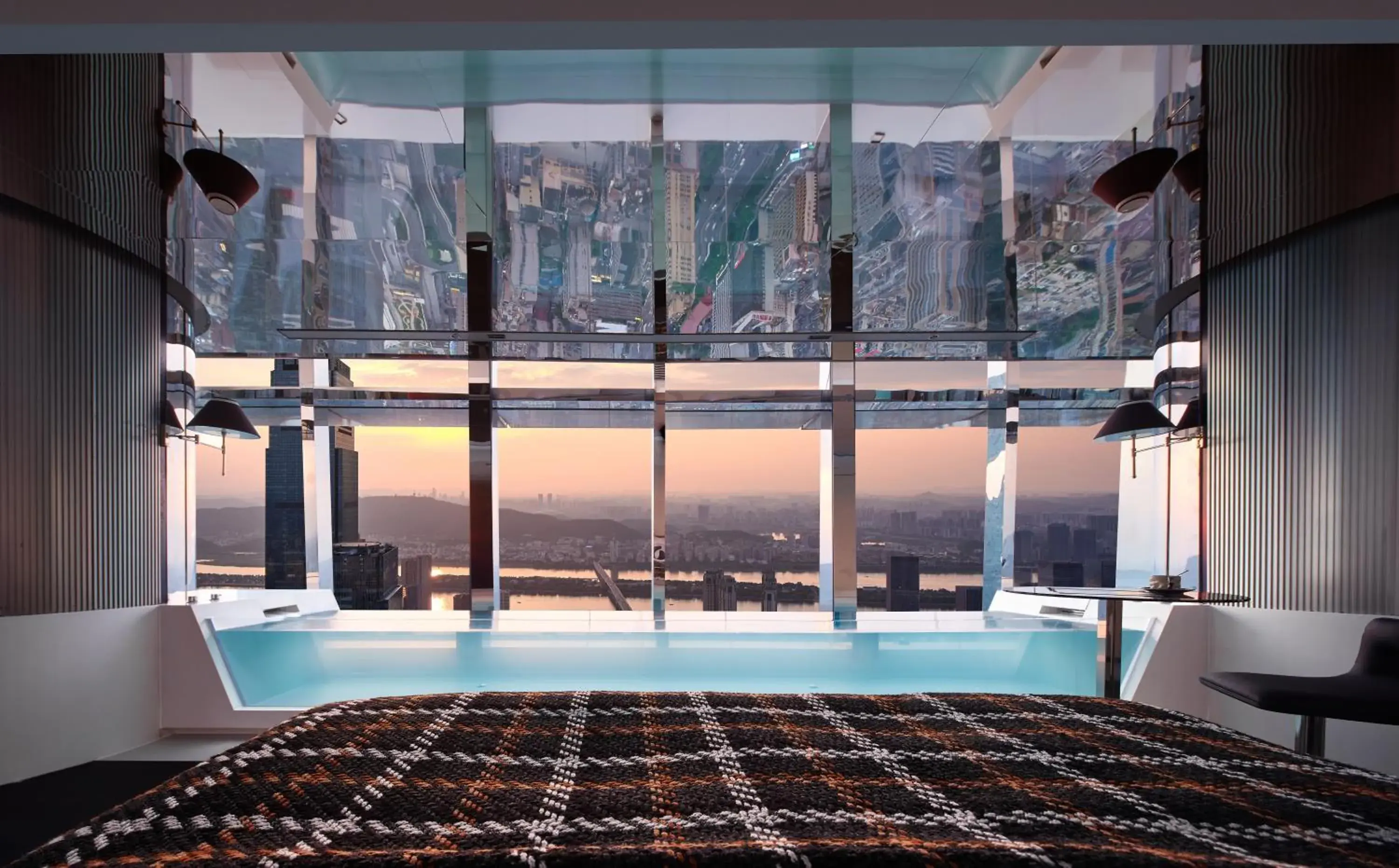 270° River View Deluxe Suite With Bathtub in ISEYA Panoramic Hotel Changsha Wuyi Square Flagship 270° River View Deluxe Suite With Bathtub in ISEYA Panoramic Hotel Changsha Wuyi Square Flagship