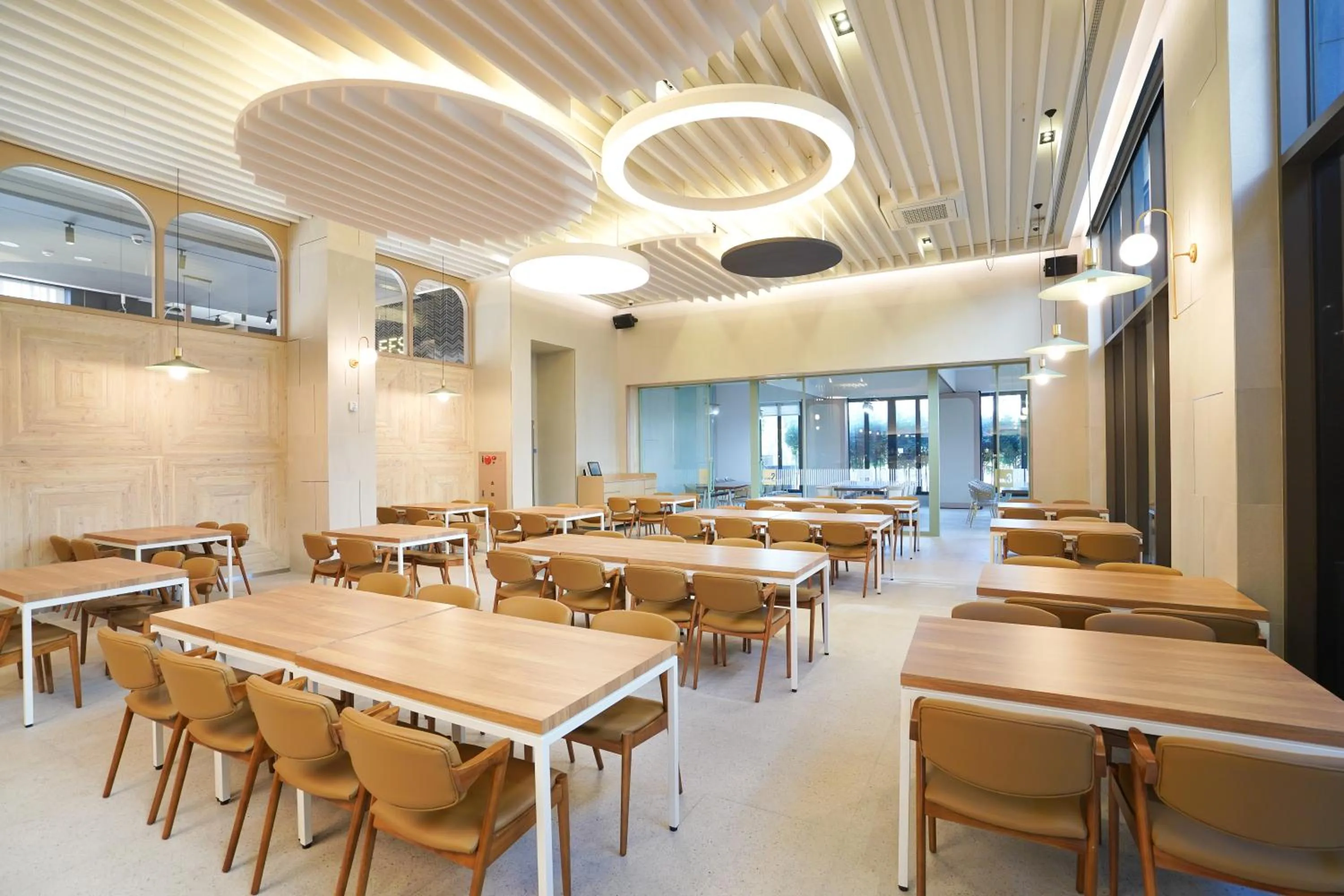 Restaurant/places to eat in Hotel Elora