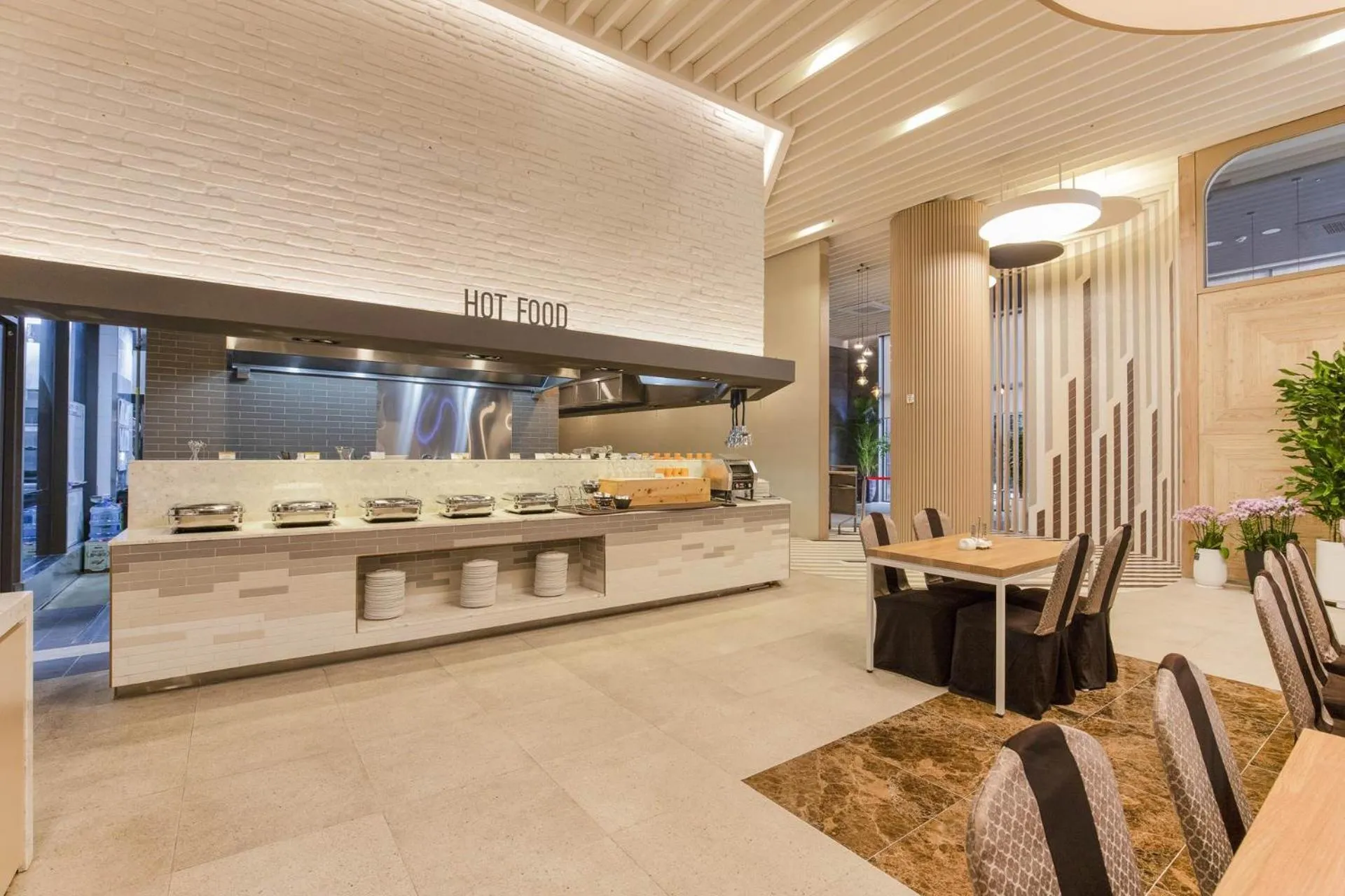 Restaurant/places to eat in Hotel Elora