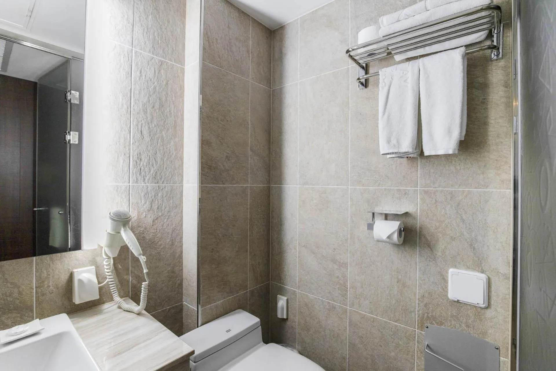 Shower in Hotel Elora