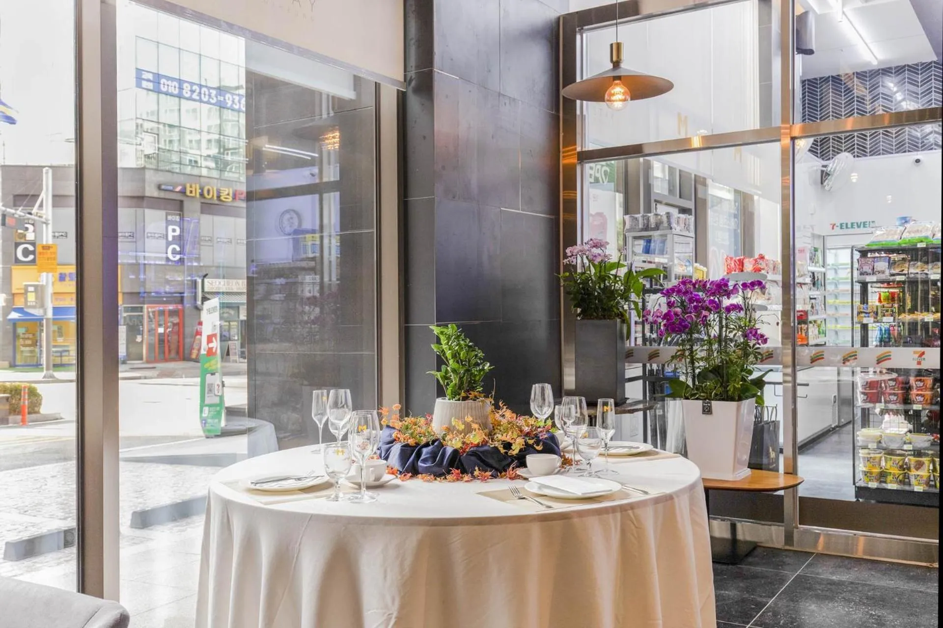 Food and drinks in Hotel Elora