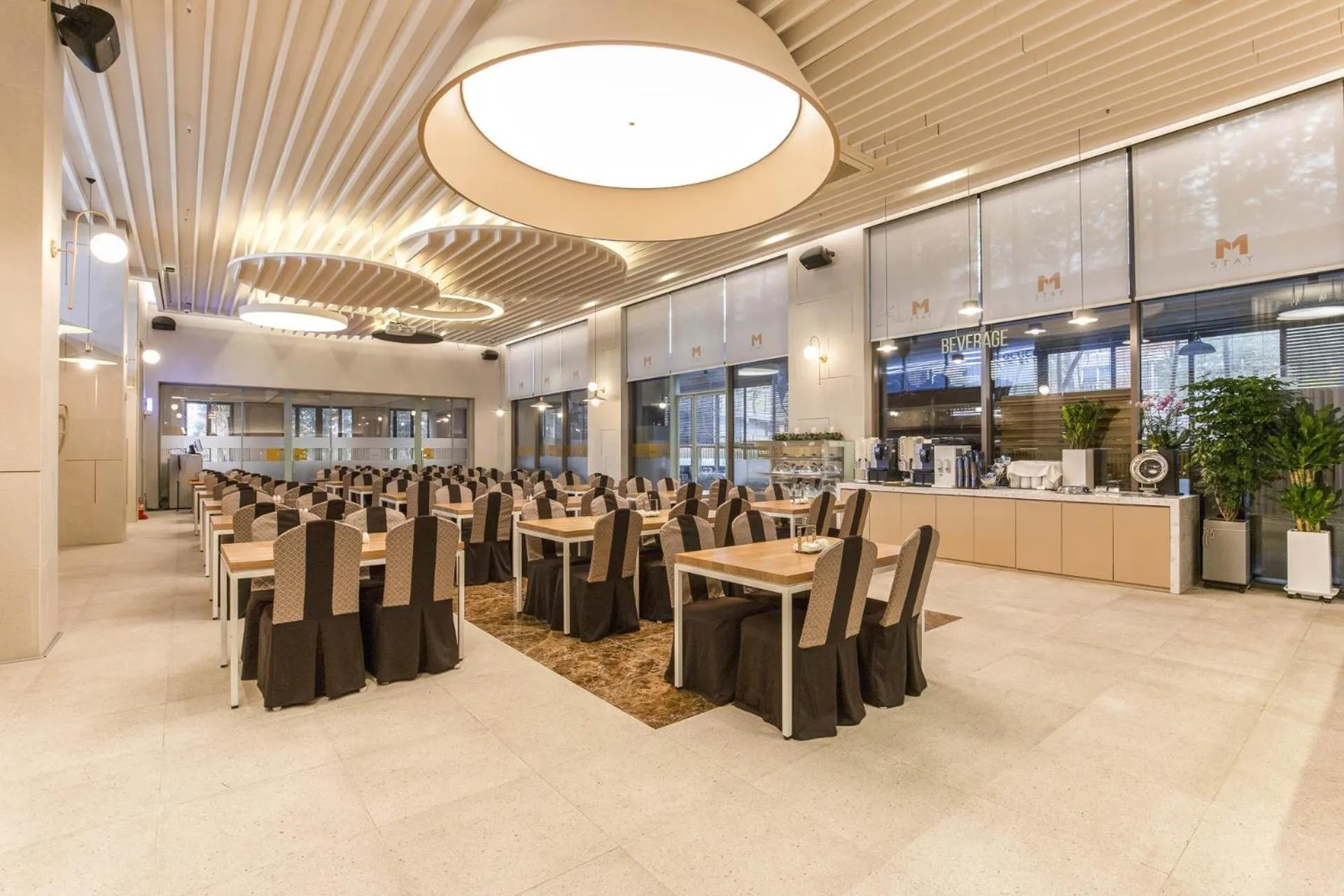 Restaurant/places to eat in Hotel Elora