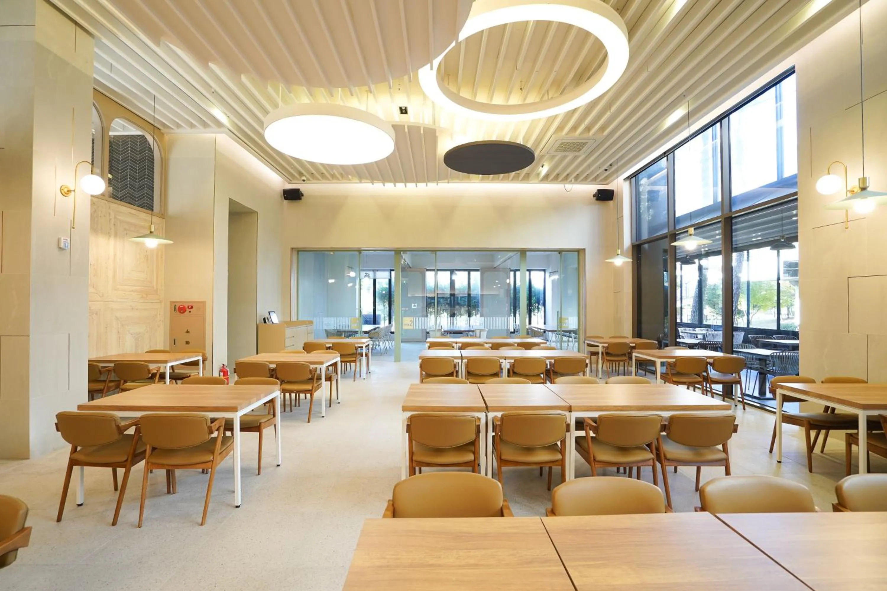 Restaurant/places to eat in Hotel Elora