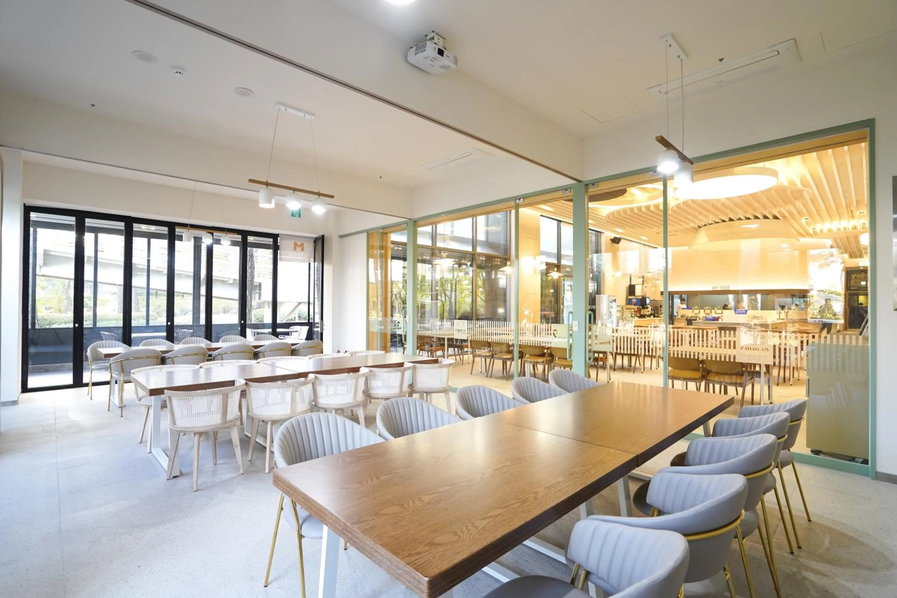 Restaurant/places to eat in Hotel Elora