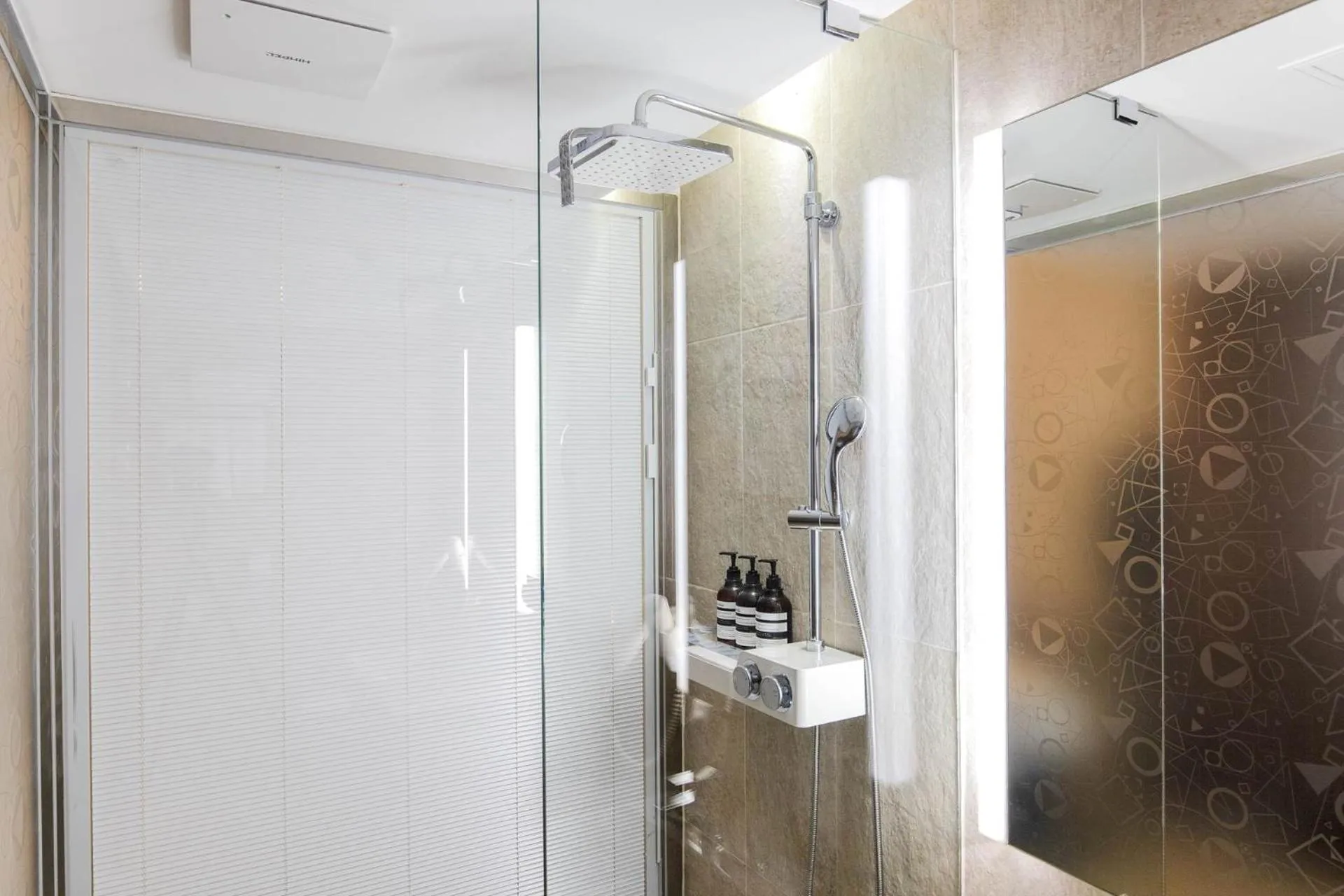 Shower in Hotel Elora