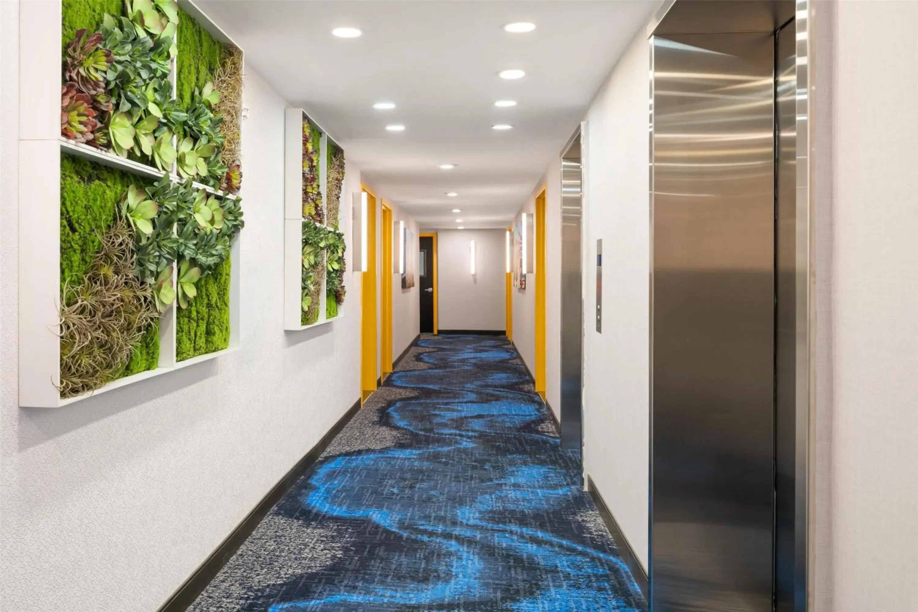 Property building in GLō Best Western Bronx NYC Property building in GLō Best Western Bronx NYC