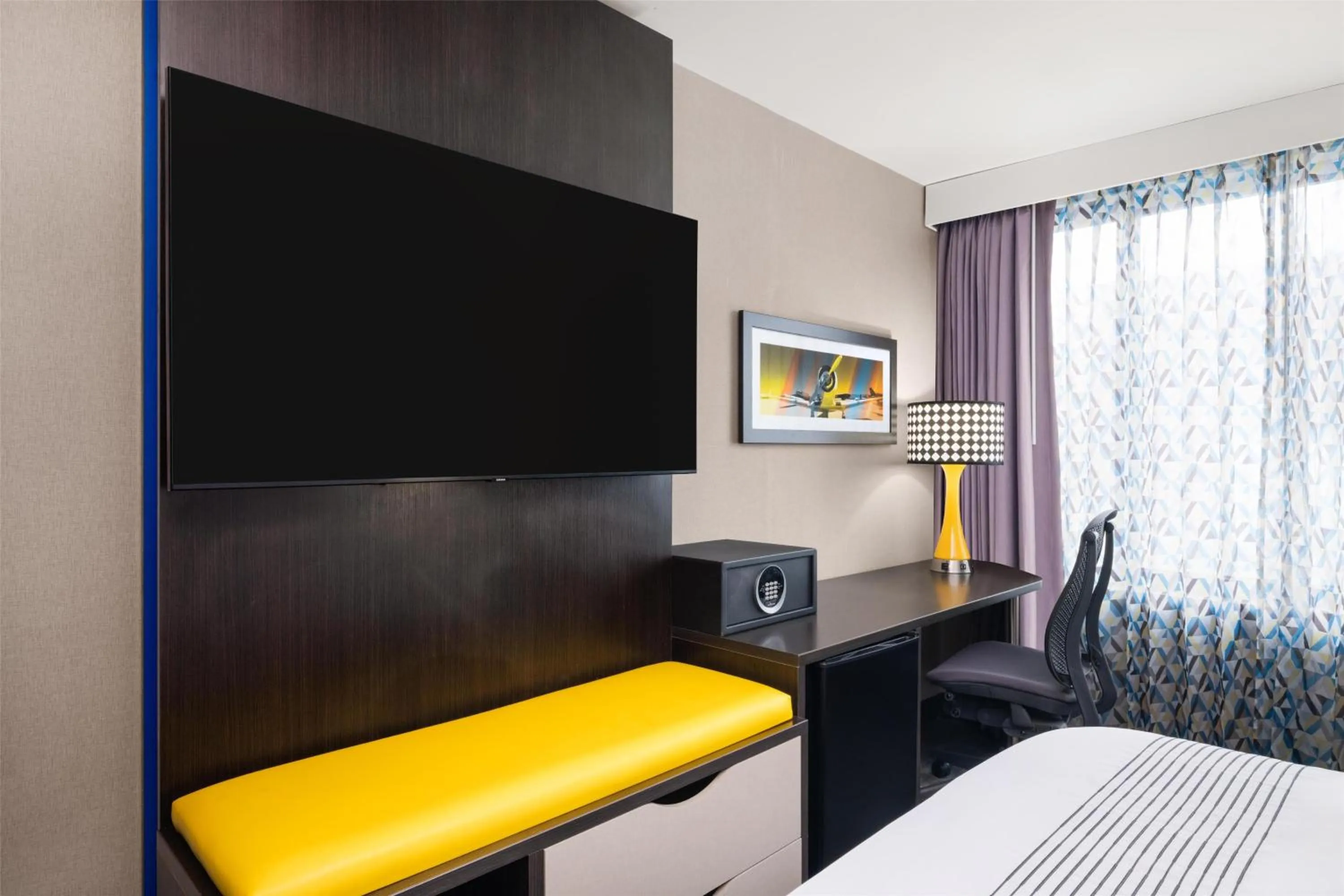 Bedroom, Bed in GLō Best Western Bronx NYC