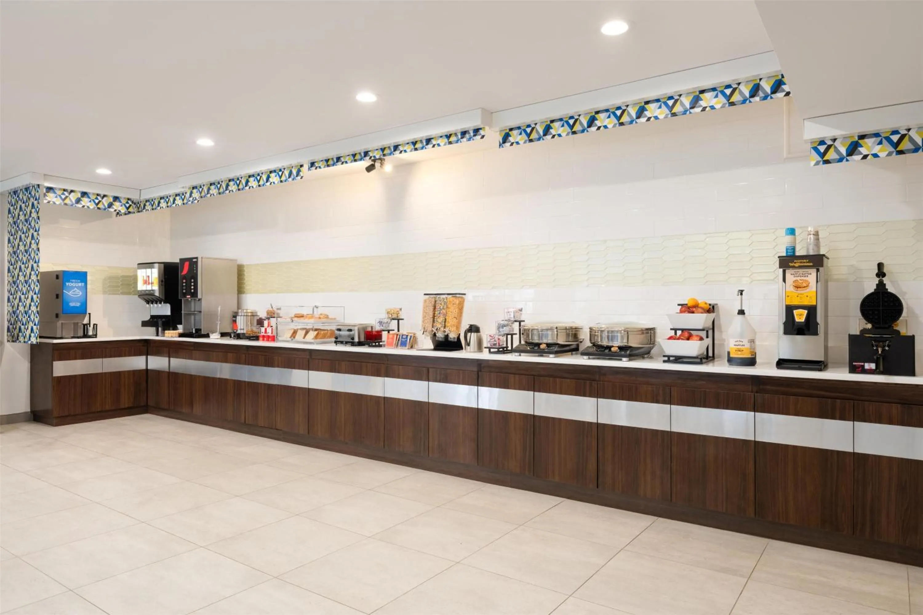 Breakfast in GLō Best Western Bronx NYC