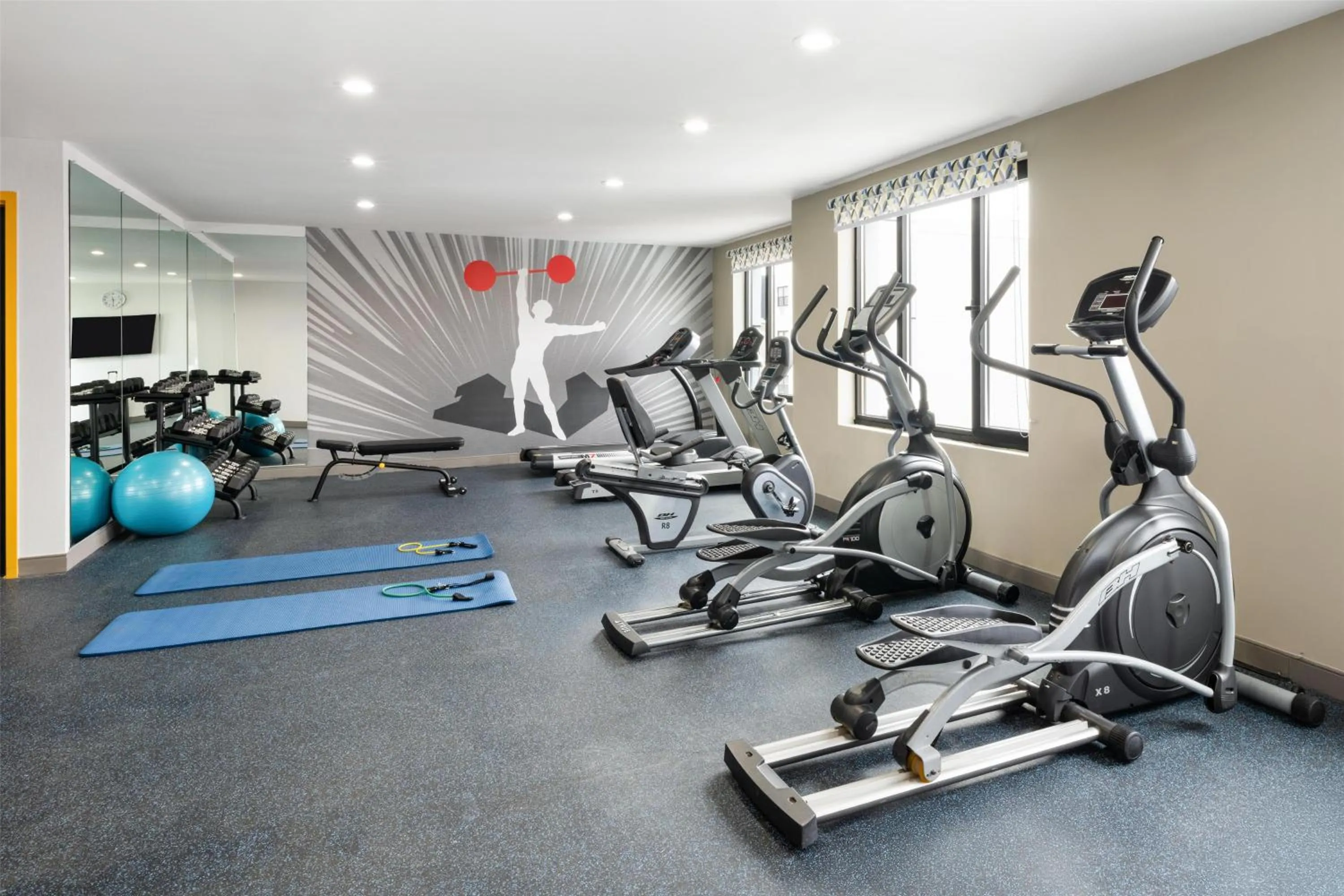 Fitness centre/facilities in GLō Best Western Bronx NYC