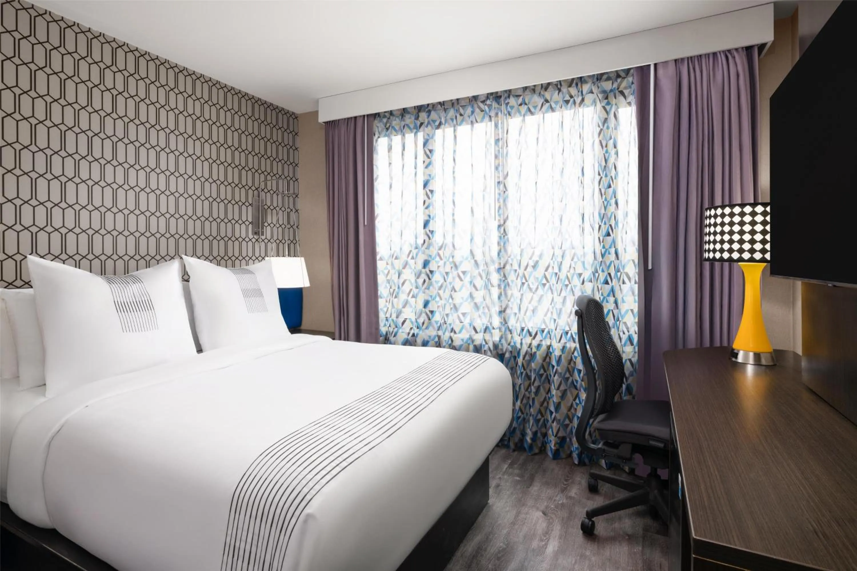 Bedroom, Bed in GLō Best Western Bronx NYC