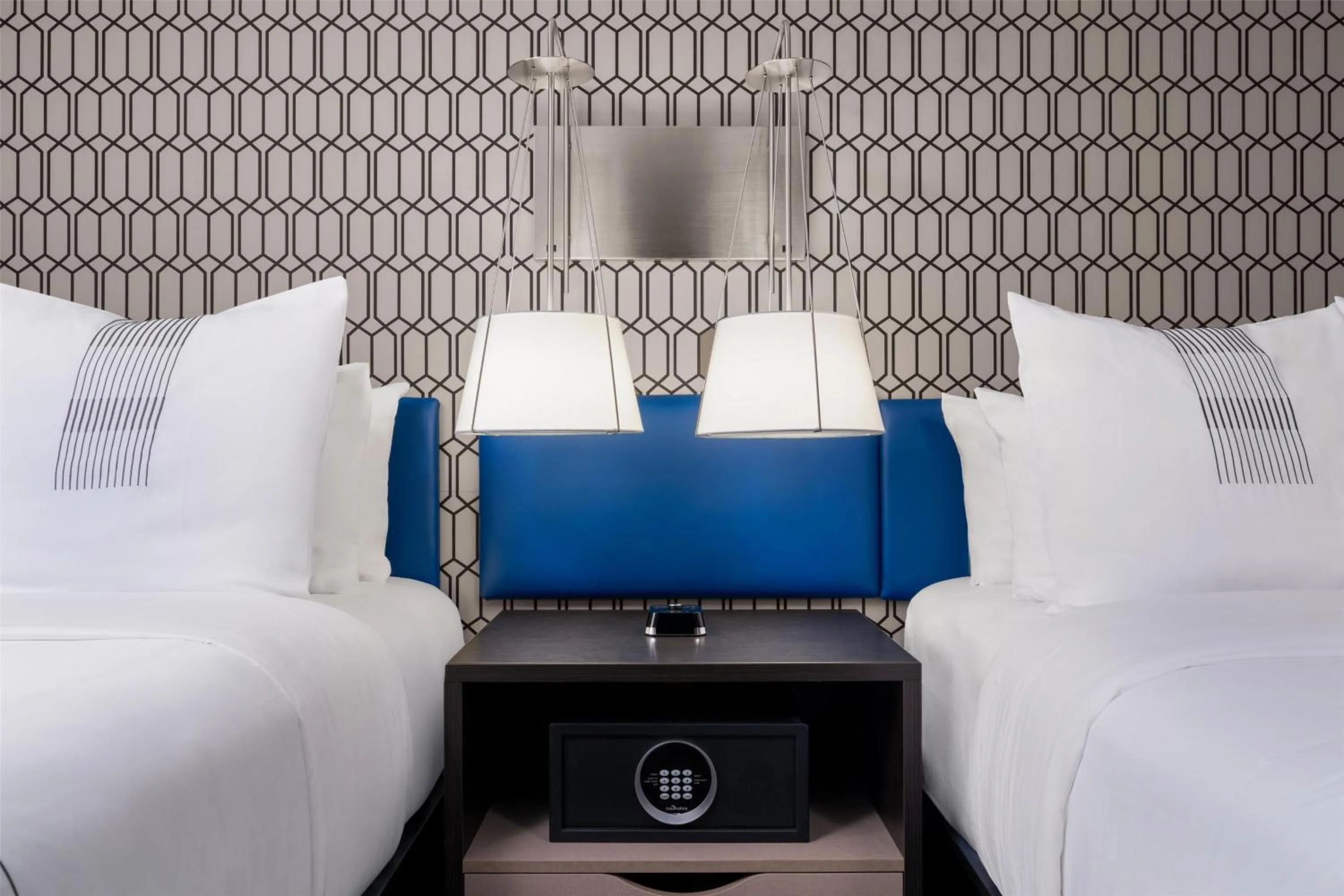 Bedroom, Bed in GLō Best Western Bronx NYC