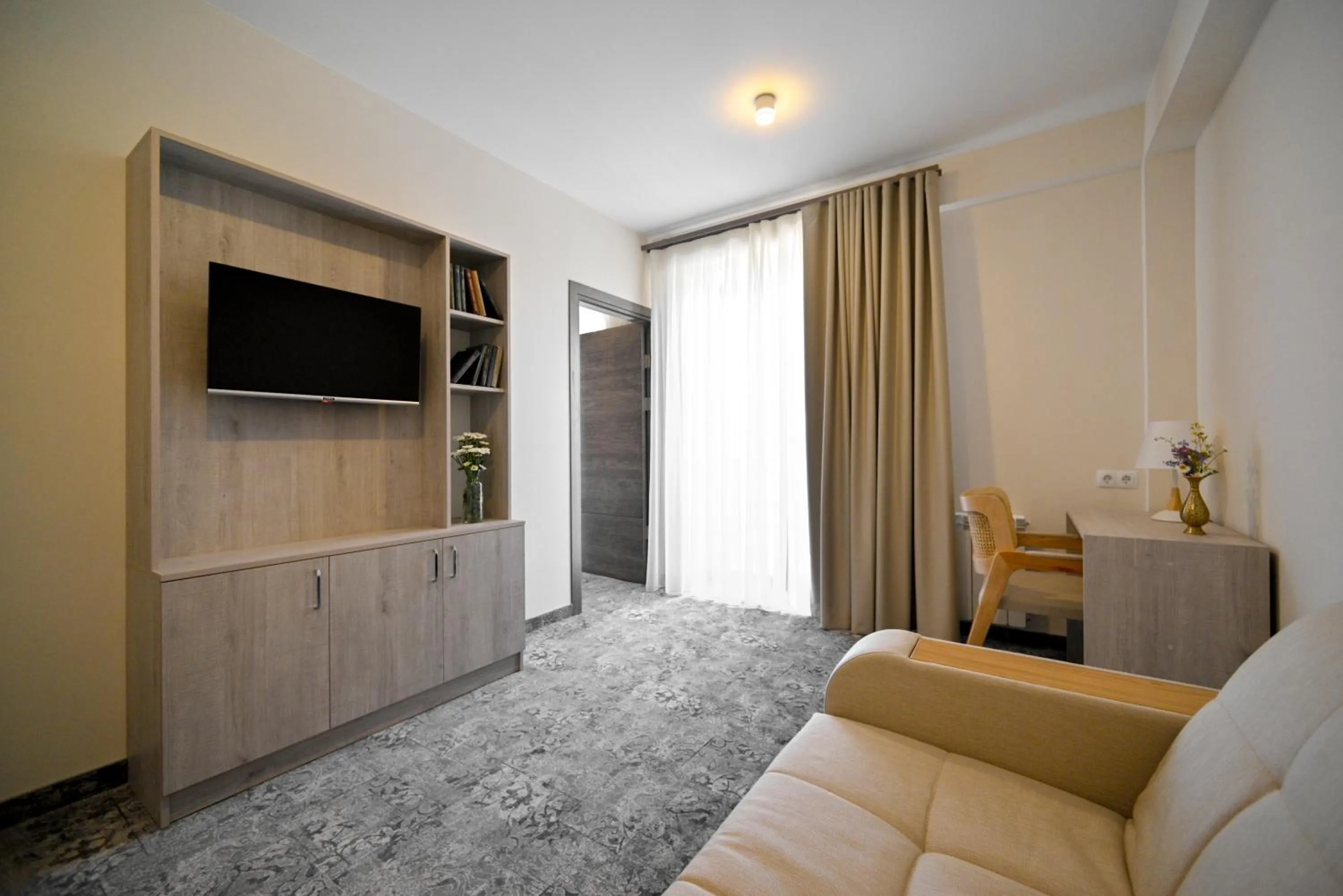 TV and multimedia in Stonehenge Hotel & Restaurant