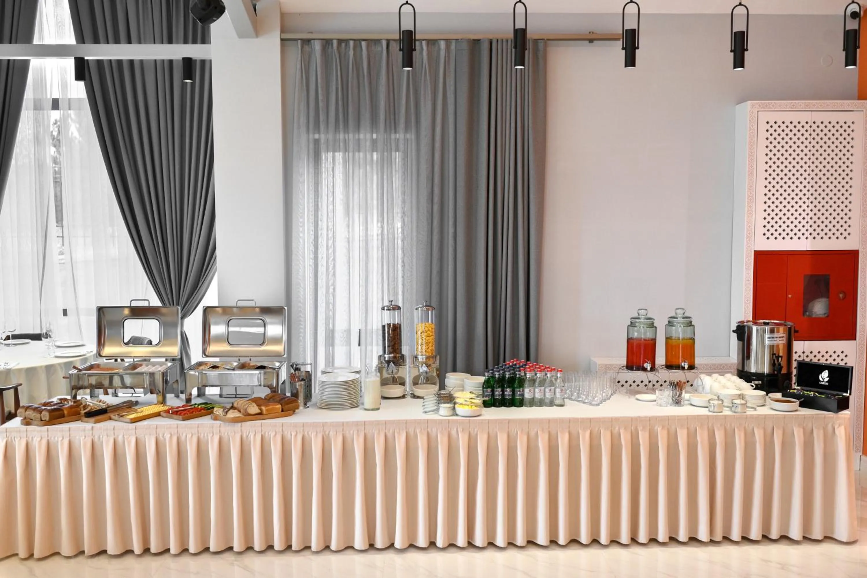 Food and drinks in Stonehenge Hotel & Restaurant
