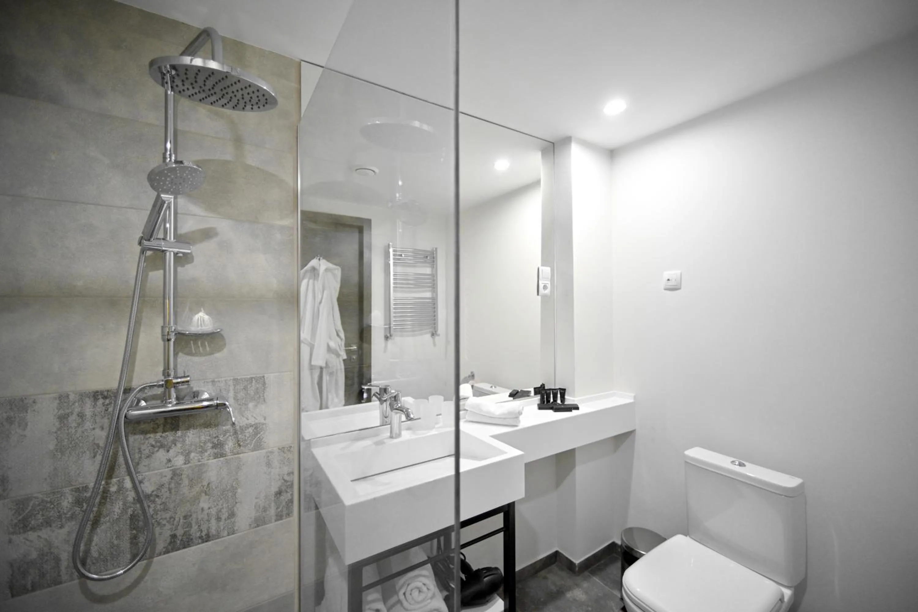 Shower in Stonehenge Hotel & Restaurant