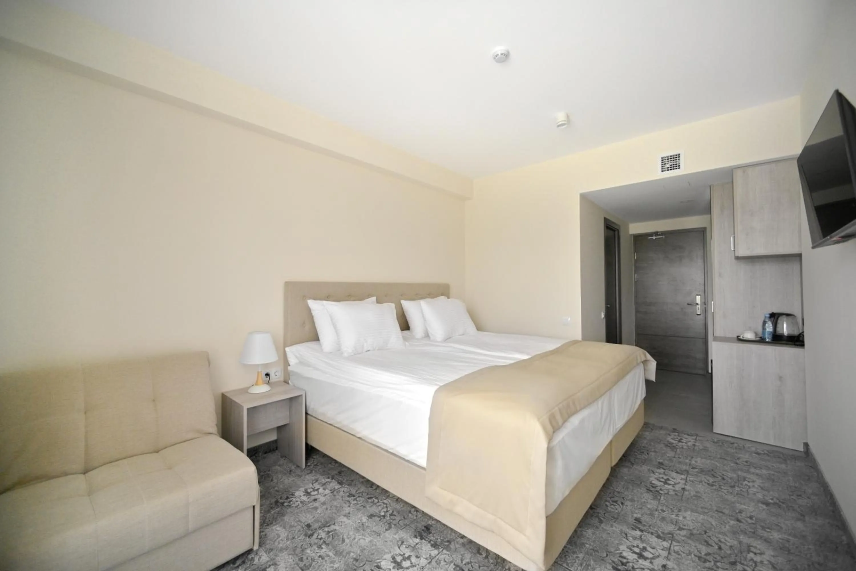 TV and multimedia, Bed in Stonehenge Hotel & Restaurant