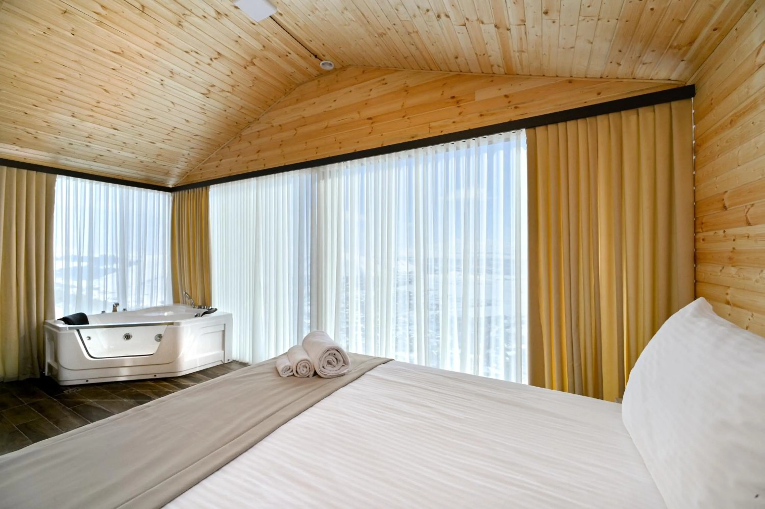 Bed in Stonehenge Hotel & Restaurant