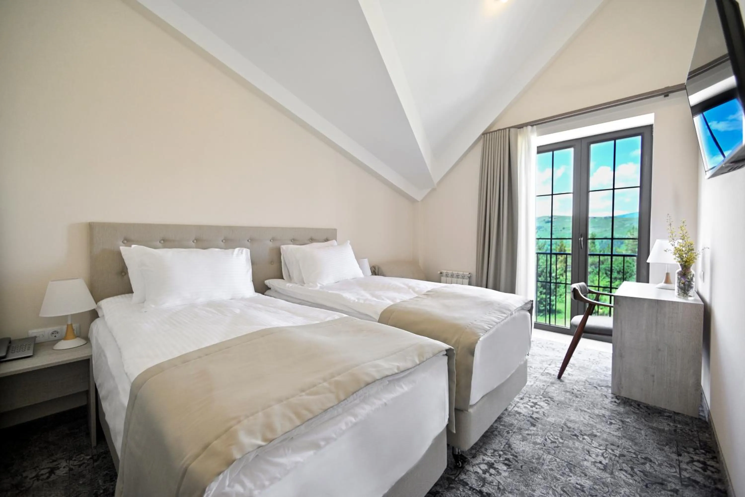 Bed in Stonehenge Hotel & Restaurant