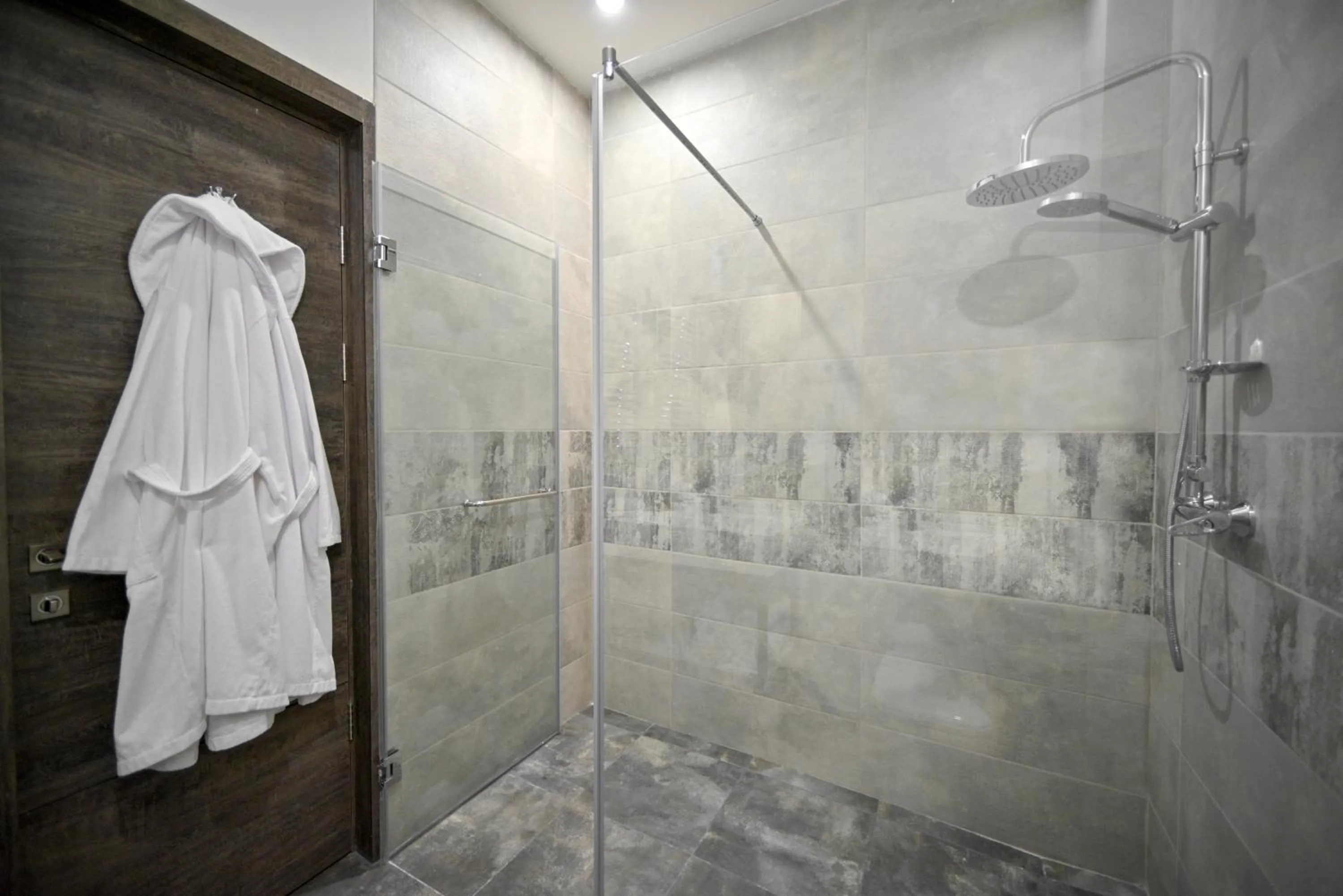 Shower in Stonehenge Hotel & Restaurant