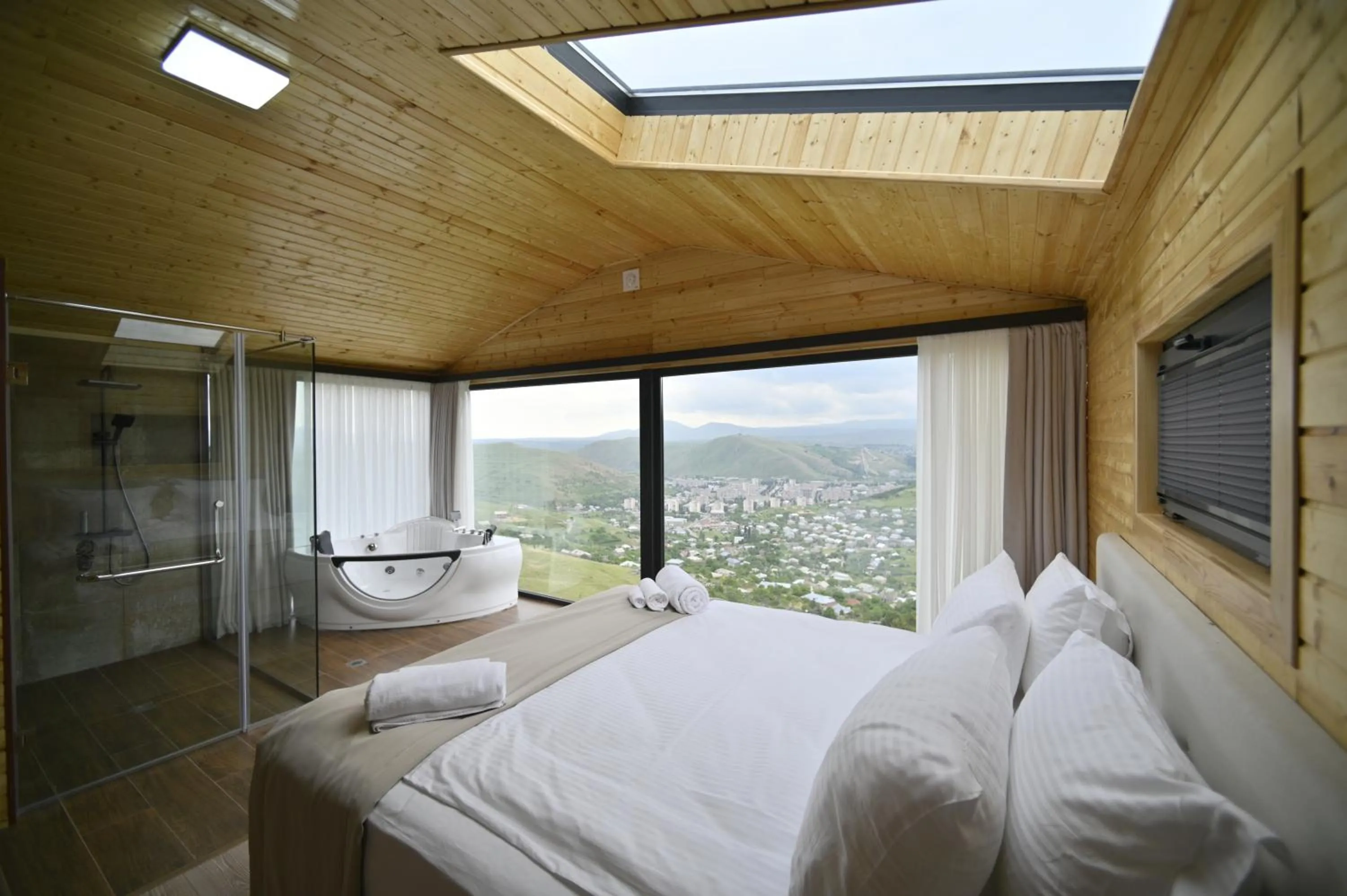 Bed in Stonehenge Hotel & Restaurant
