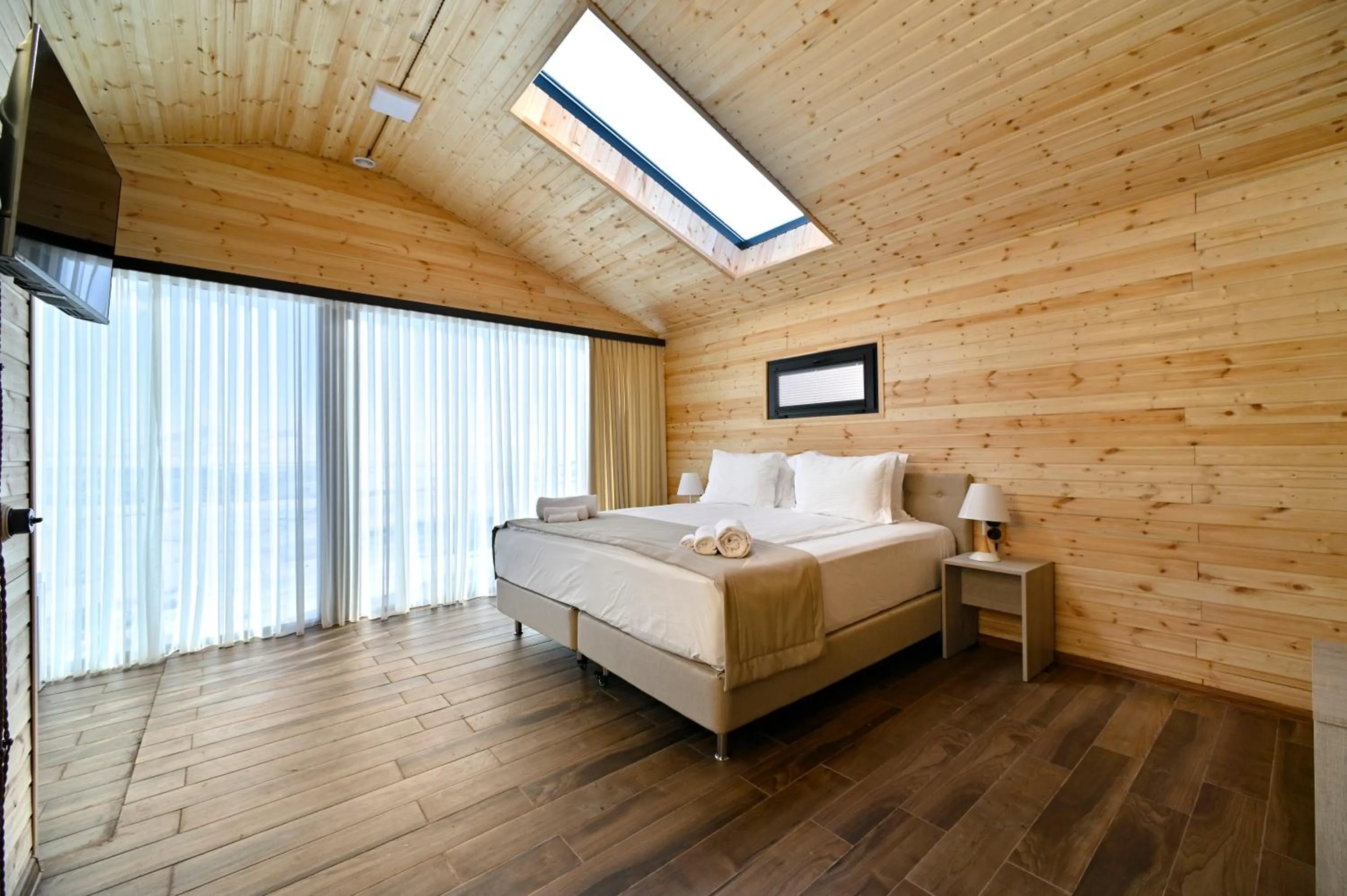Bed in Stonehenge Hotel & Restaurant