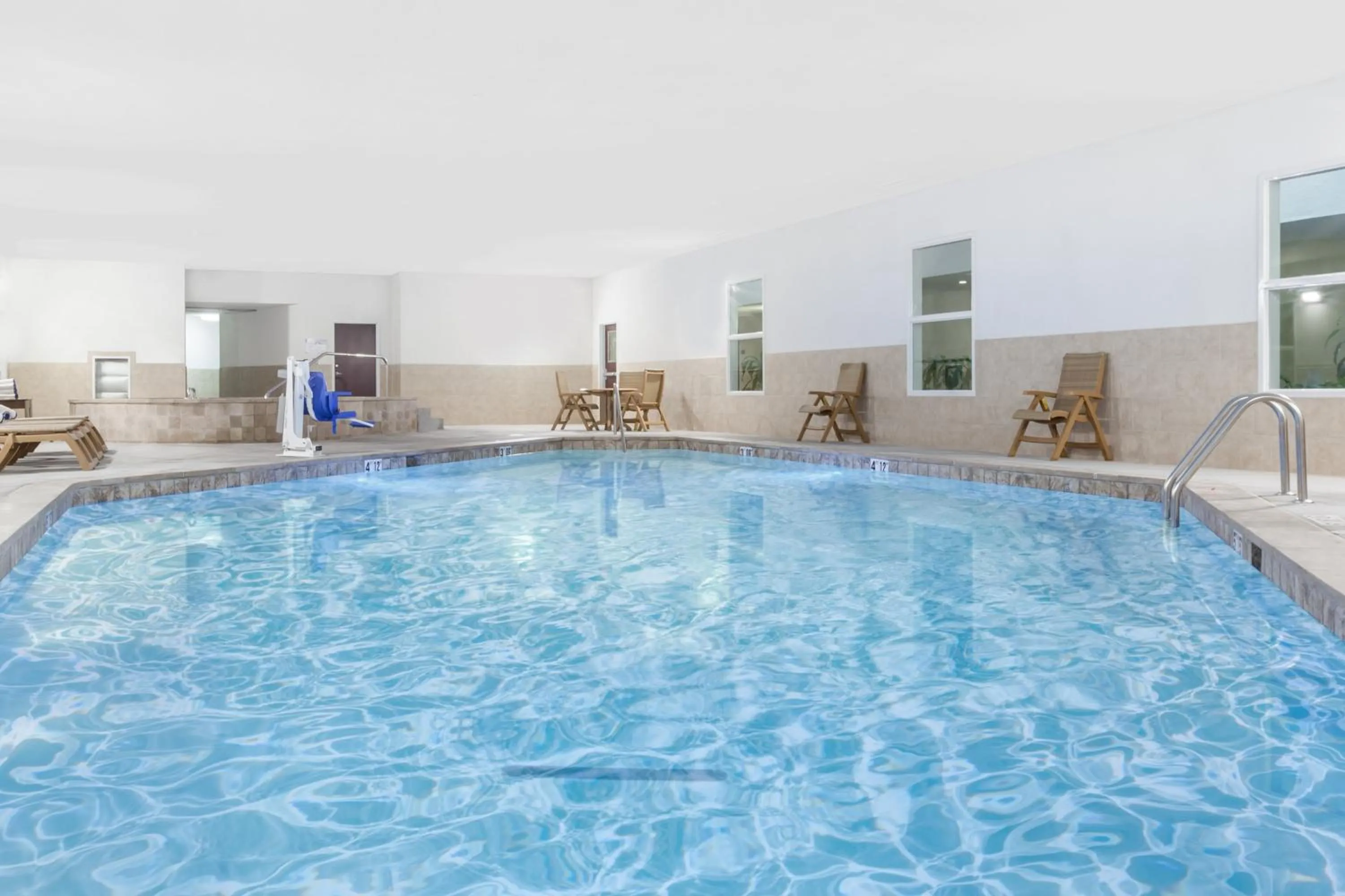 Swimming pool in Holiday Inn Hotel & Suites Oklahoma City North by IHG