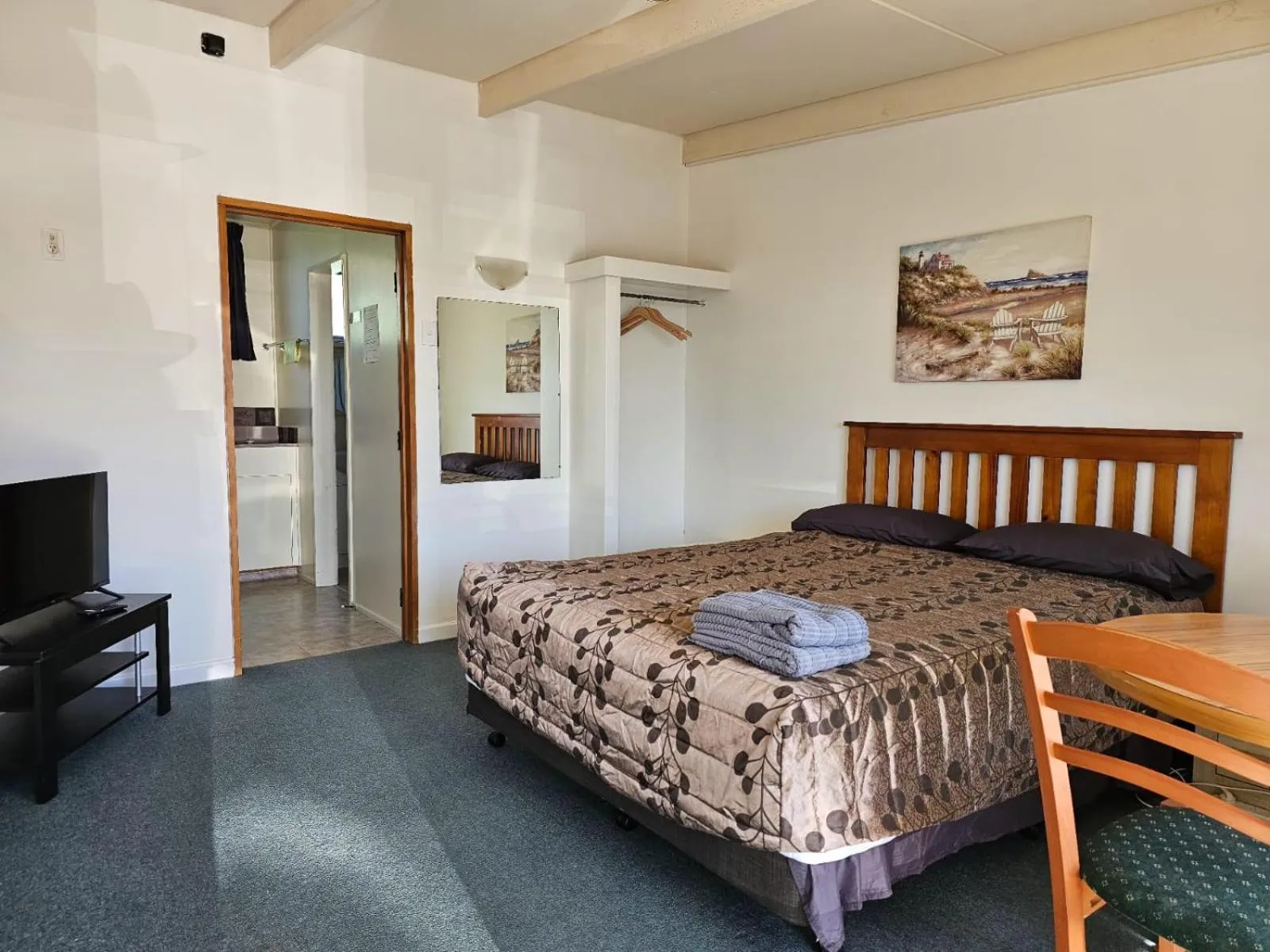 Bed in 45 On Avenal Motel