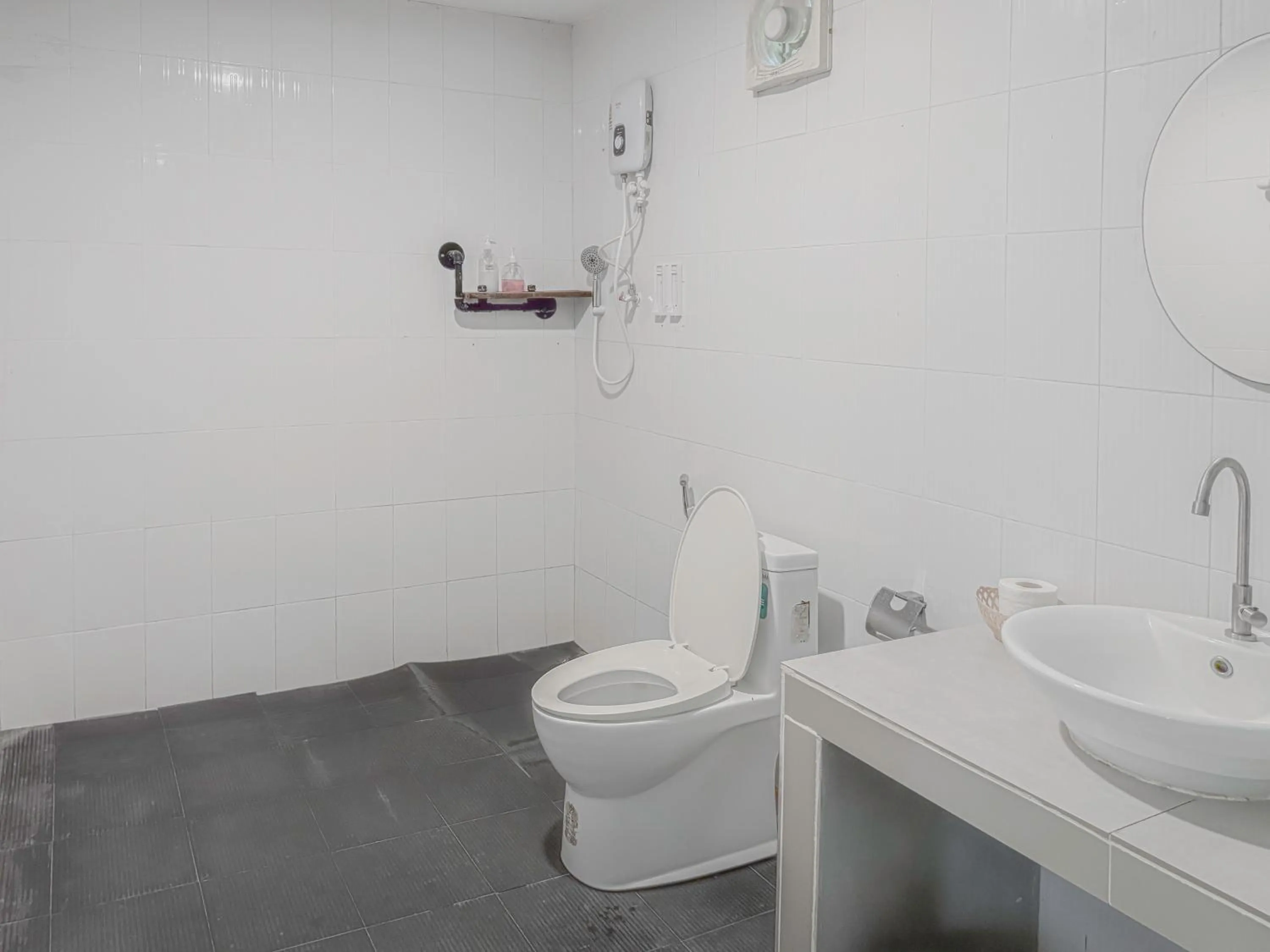 Toilet in Saksupha Resort