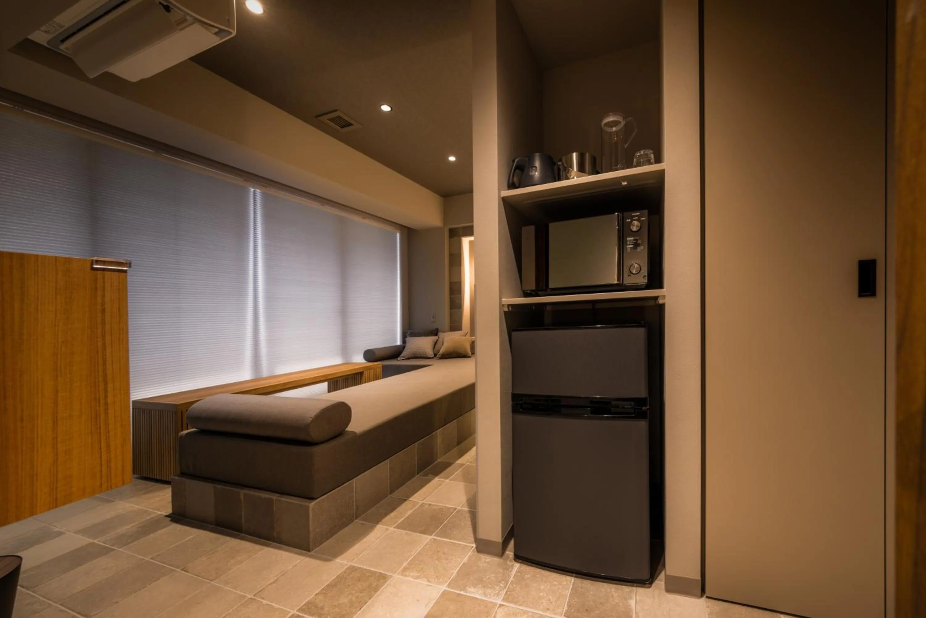 Photo of the whole room in &Here SHINJUKU