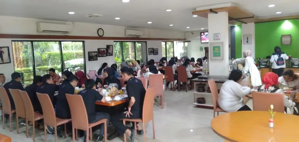 Restaurant/places to eat in Hotel Grand Karawang Indah