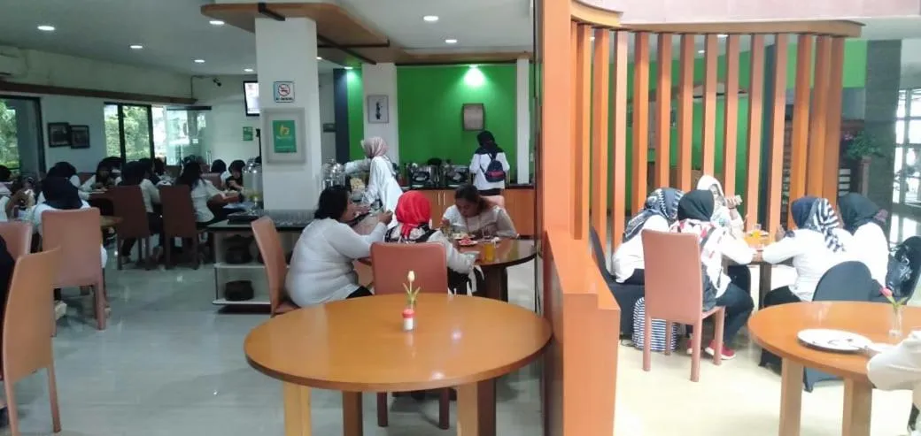 Restaurant/places to eat in Hotel Grand Karawang Indah