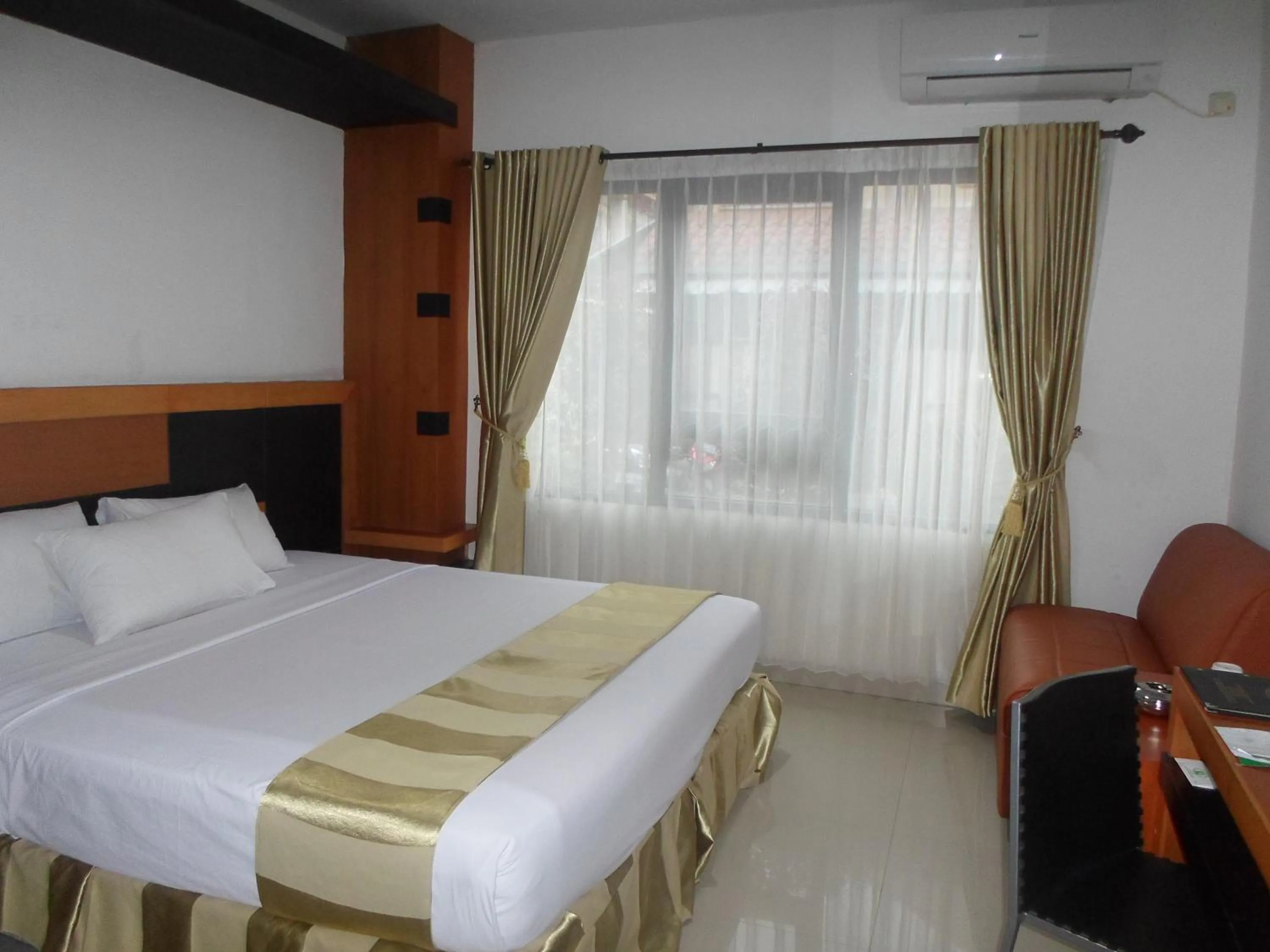Bed in Hotel Grand Karawang Indah
