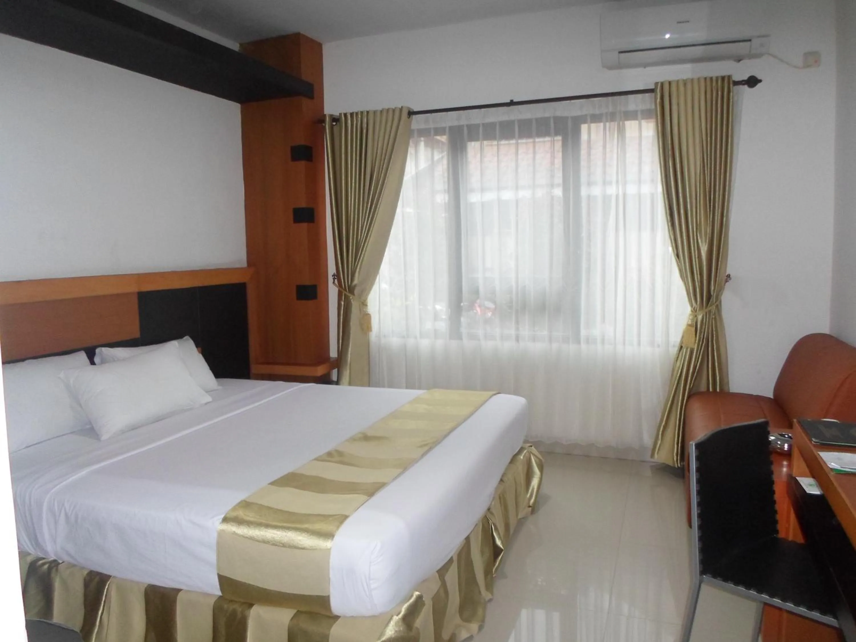 Bedroom, Bed in Hotel Grand Karawang Indah