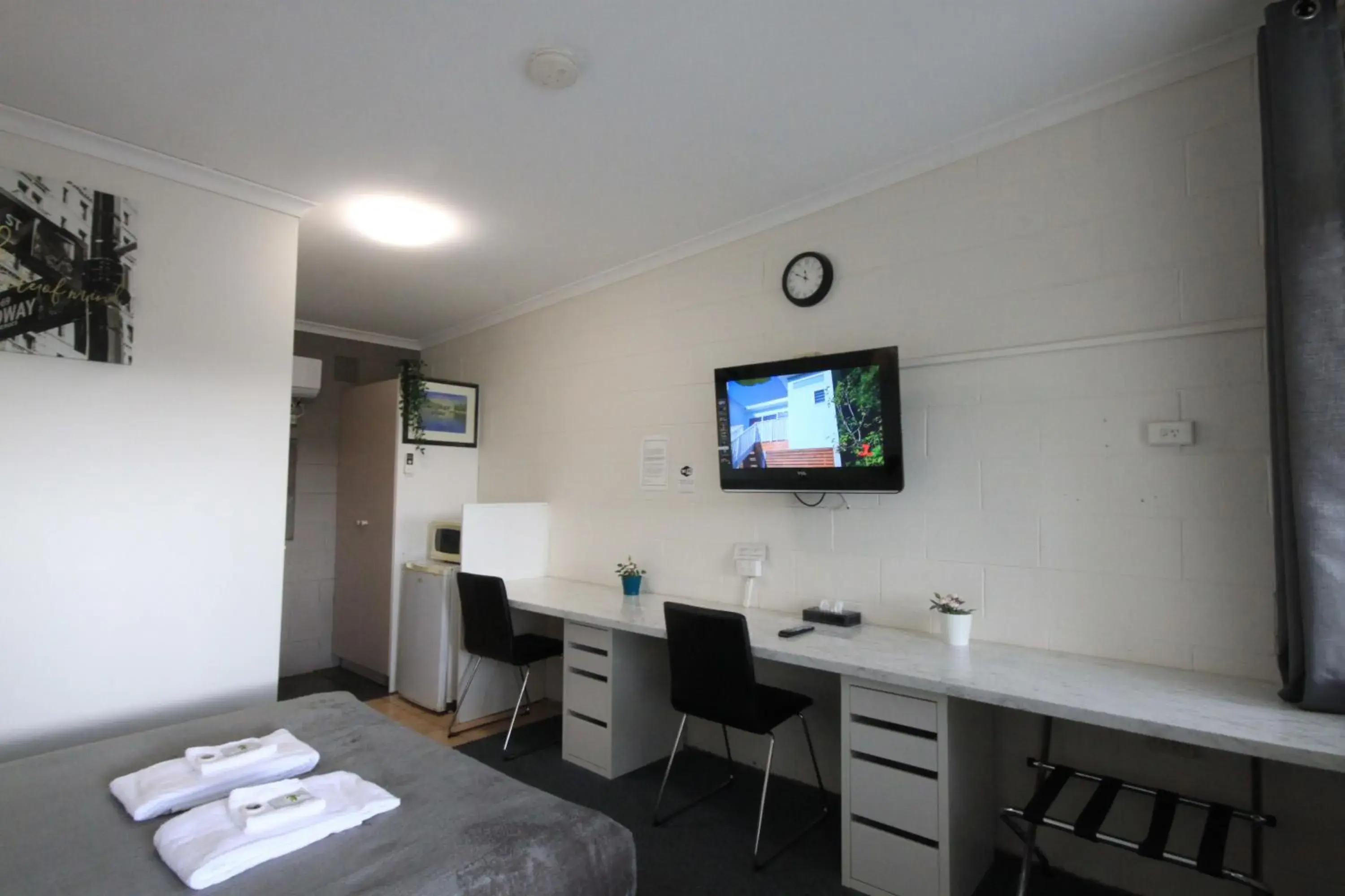 Bed in Pelicans Motel San Remo Bed in Pelicans Motel San Remo