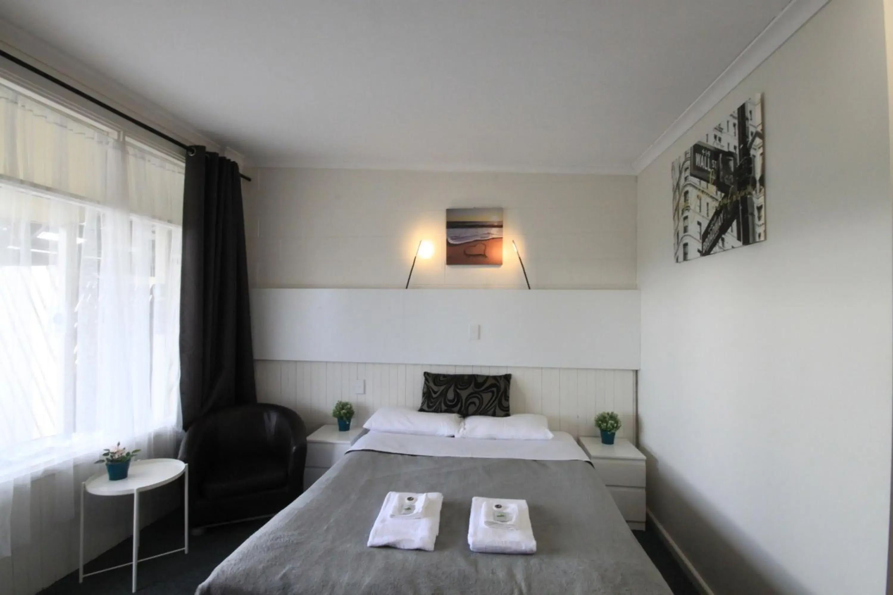 Bed in Pelicans Motel San Remo Bed in Pelicans Motel San Remo