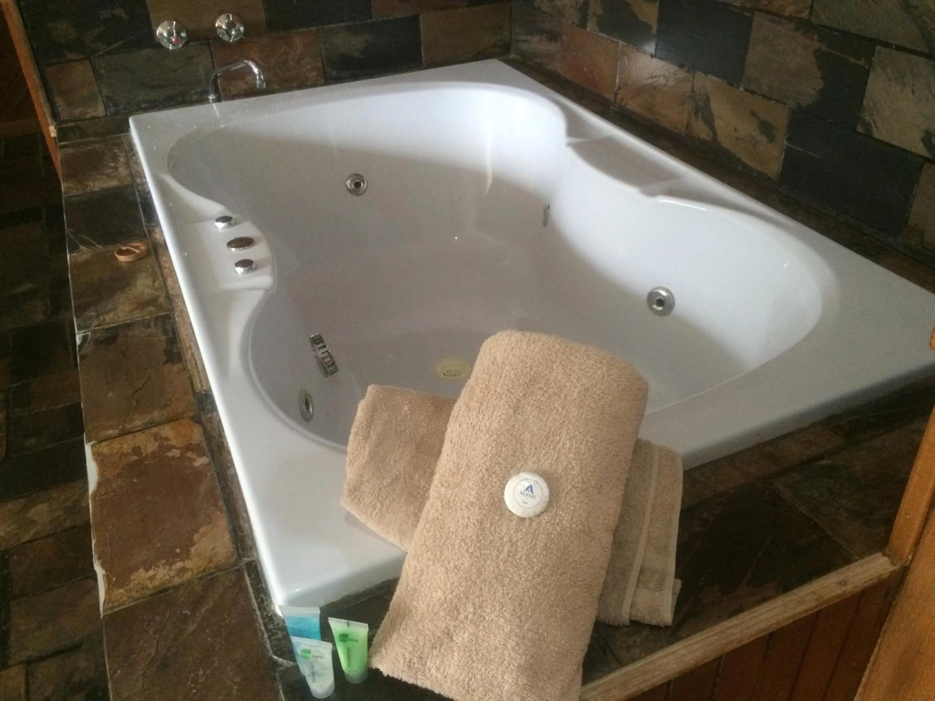 Bathroom in Pelicans Motel San Remo