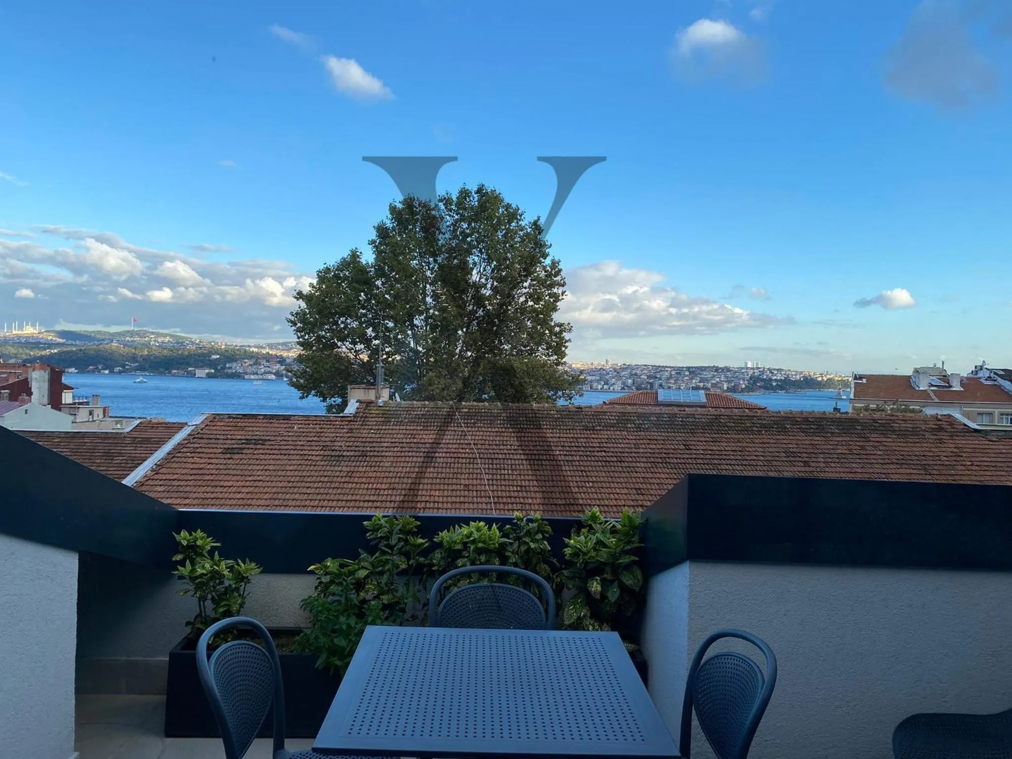 Patio in X Flats Kaiser