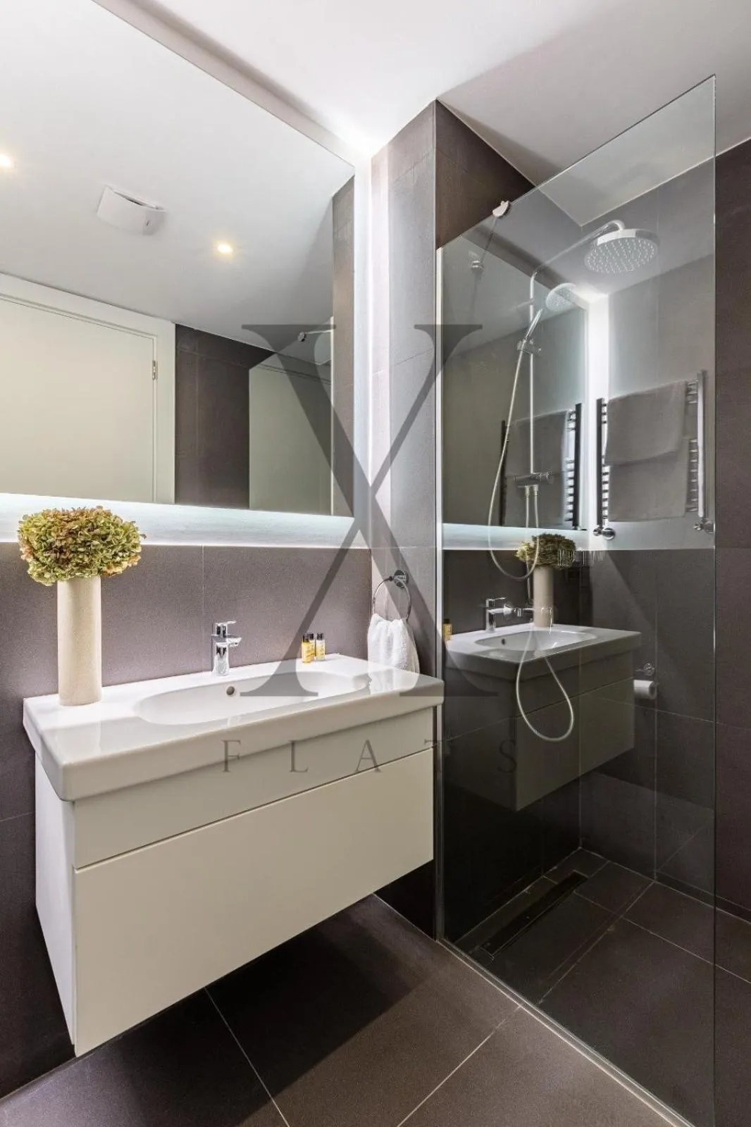 Shower in X Flats Kaiser