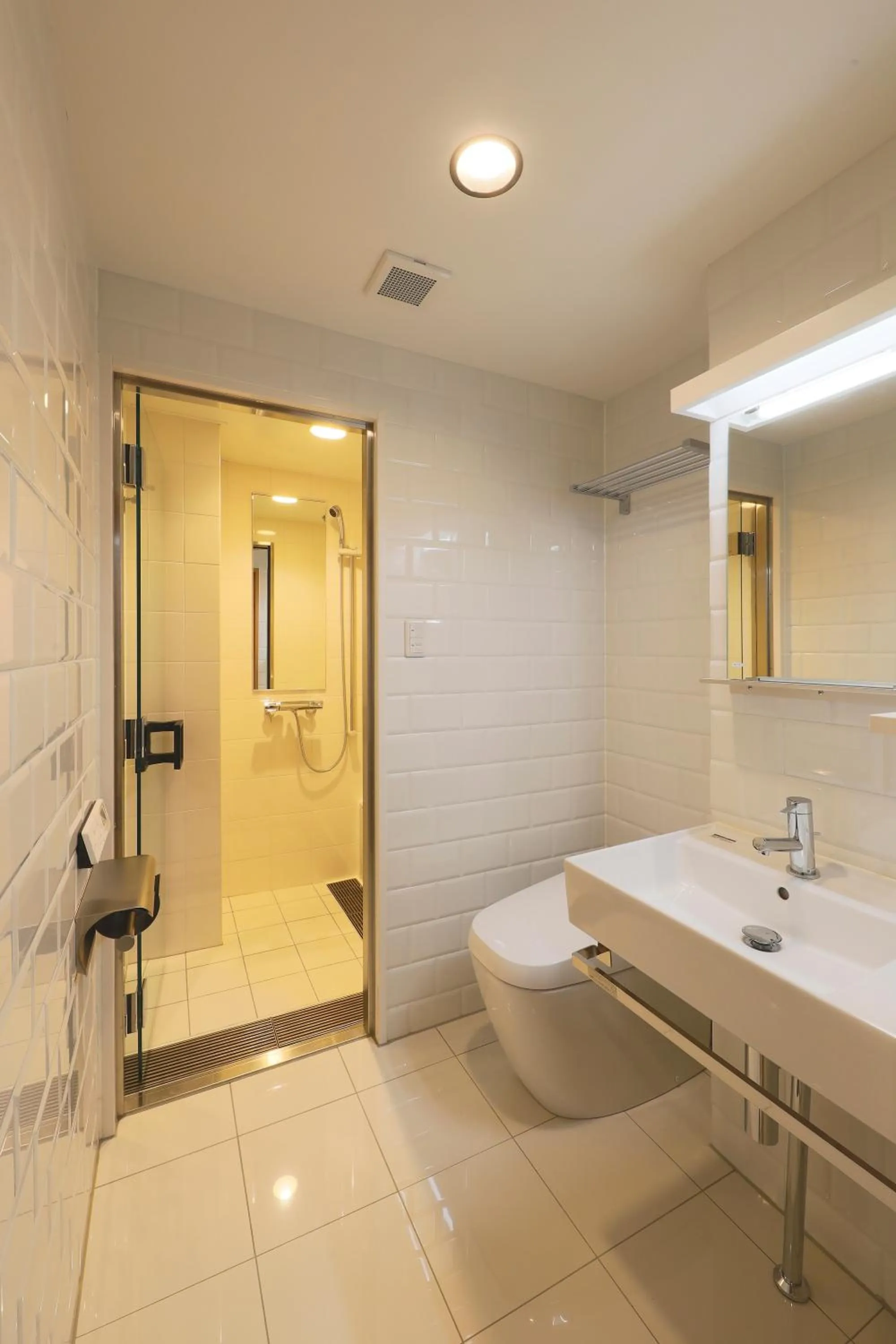 Shower in Kyomachiya Ryokan Sakura Urushitei