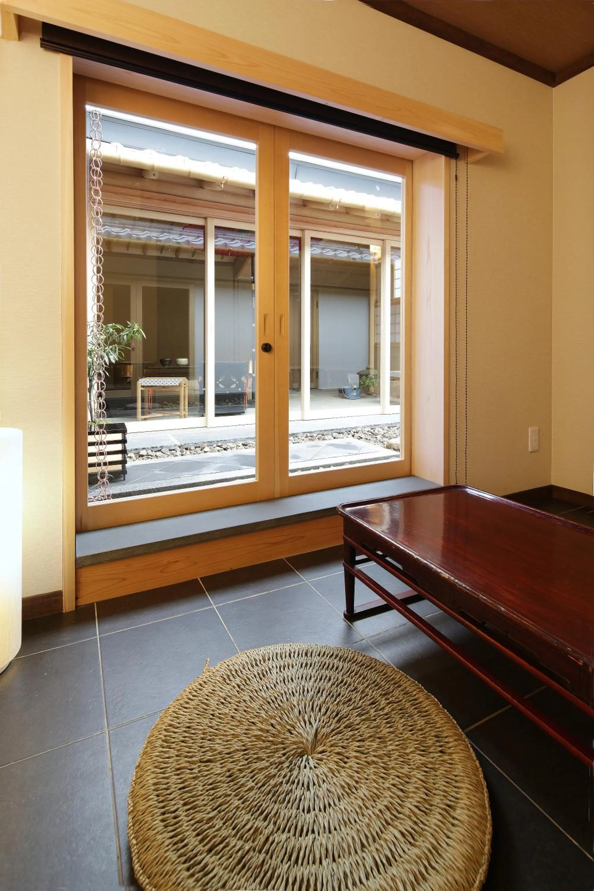 Seating area in Kyomachiya Ryokan Sakura Urushitei