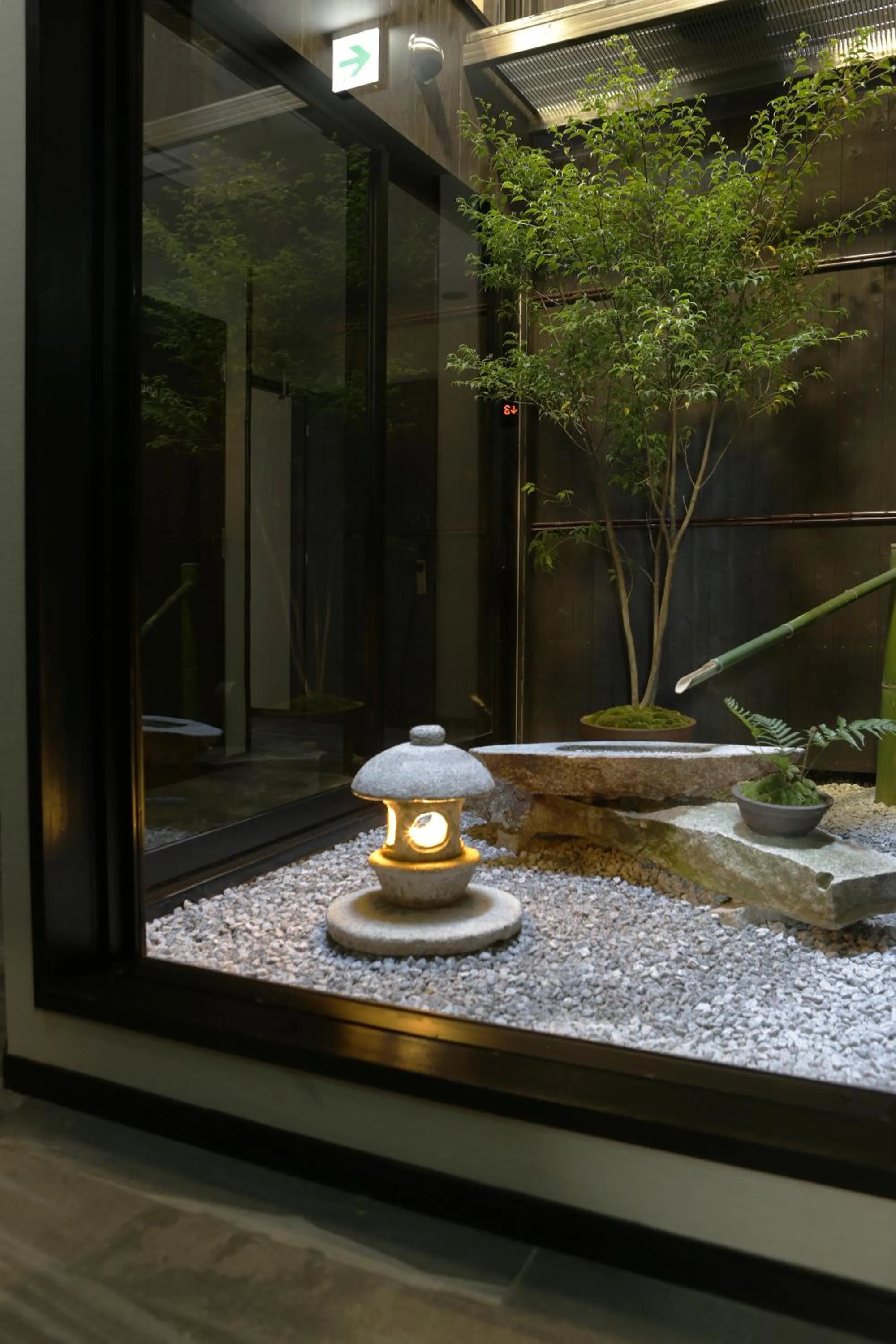 Garden in Kyomachiya Ryokan Sakura Urushitei